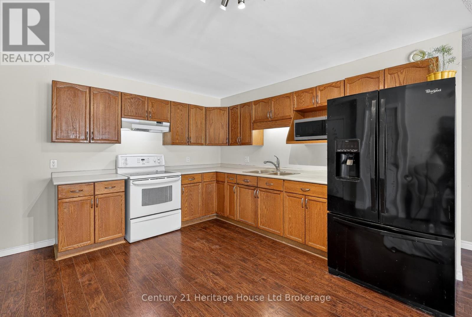 42 Eleanor Street, West Perth (Mitchell), Ontario  N0K 1N0 - Photo 7 - X12941880