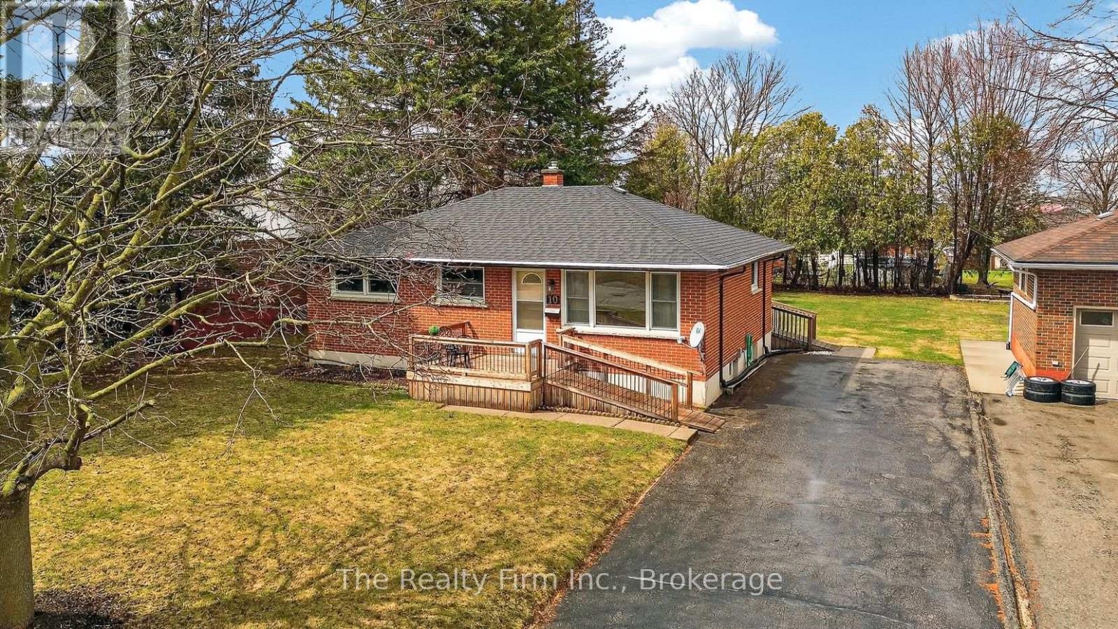 10 Chisholm Drive, Ingersoll (Ingersoll - South), Ontario  N5C 2C4 - Photo 3 - X12944990