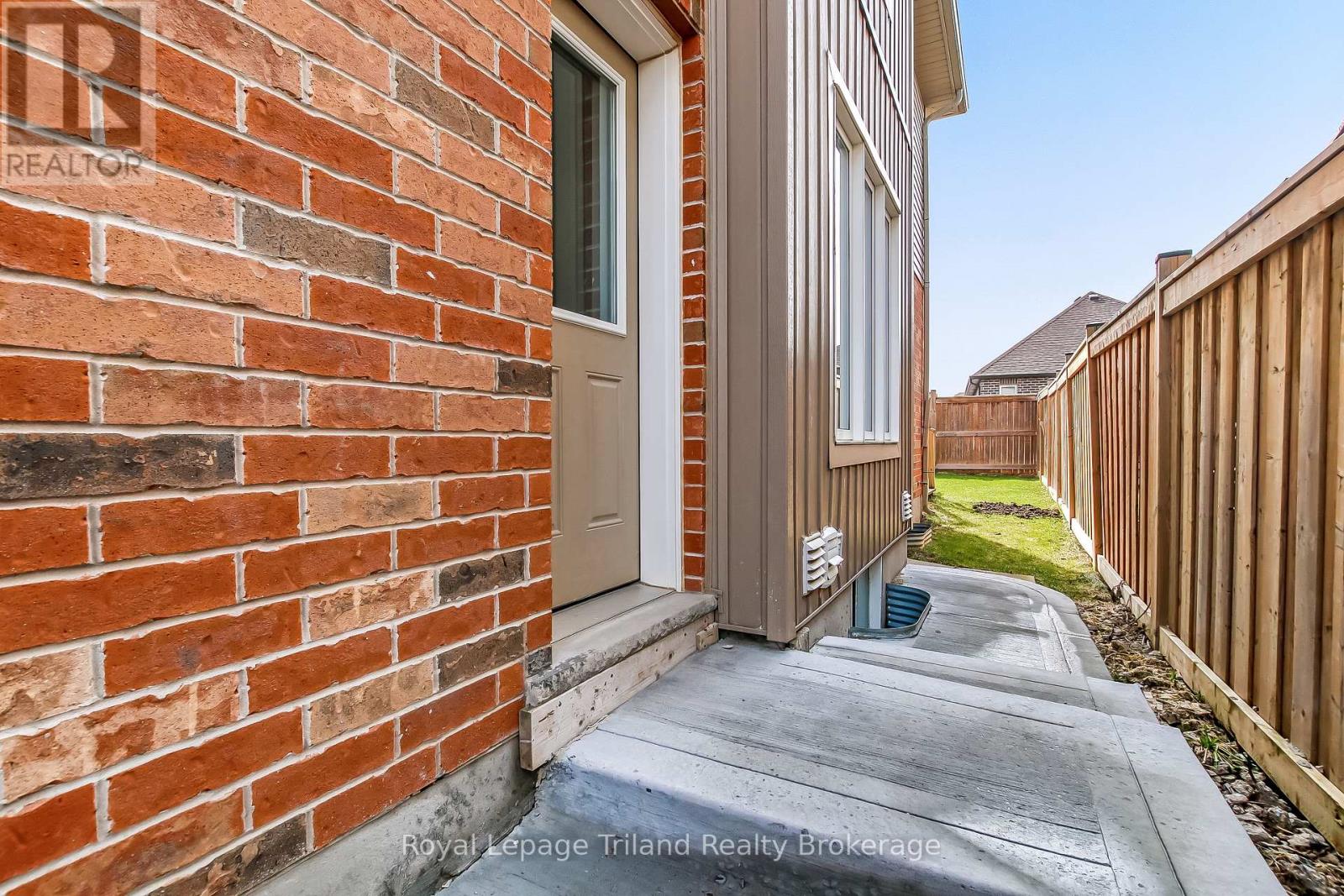 129 Passchendaele Street N, Woodstock (Woodstock - North), Ontario  N4T 0J3 - Photo 3 - X12946972