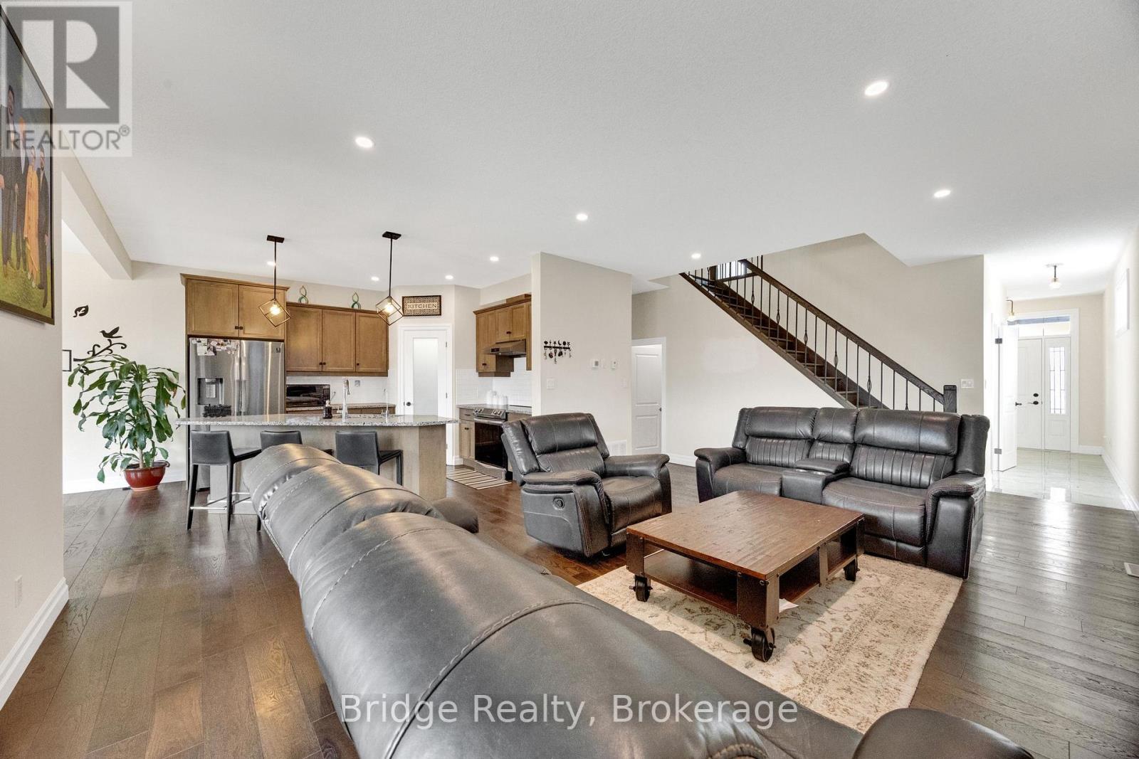 256 Tamarack Boulevard, Woodstock (Woodstock - North), Ontario  N4S 0E2 - Photo 12 - X12946980