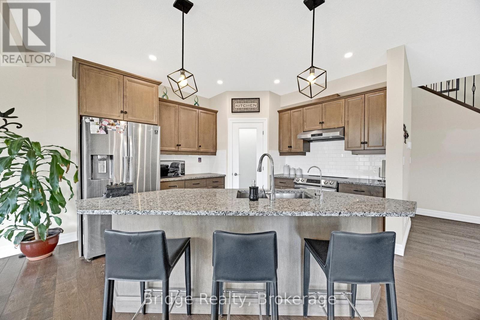 256 Tamarack Boulevard, Woodstock (Woodstock - North), Ontario  N4S 0E2 - Photo 14 - X12946980