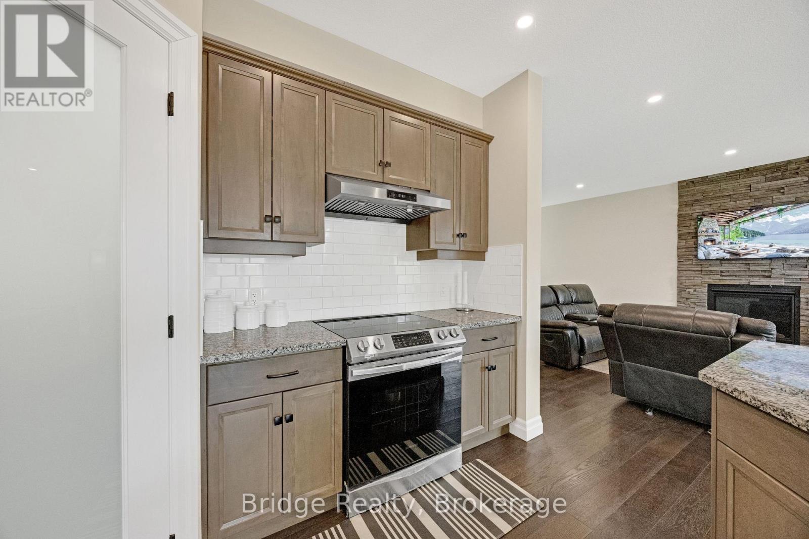 256 Tamarack Boulevard, Woodstock (Woodstock - North), Ontario  N4S 0E2 - Photo 18 - X12946980