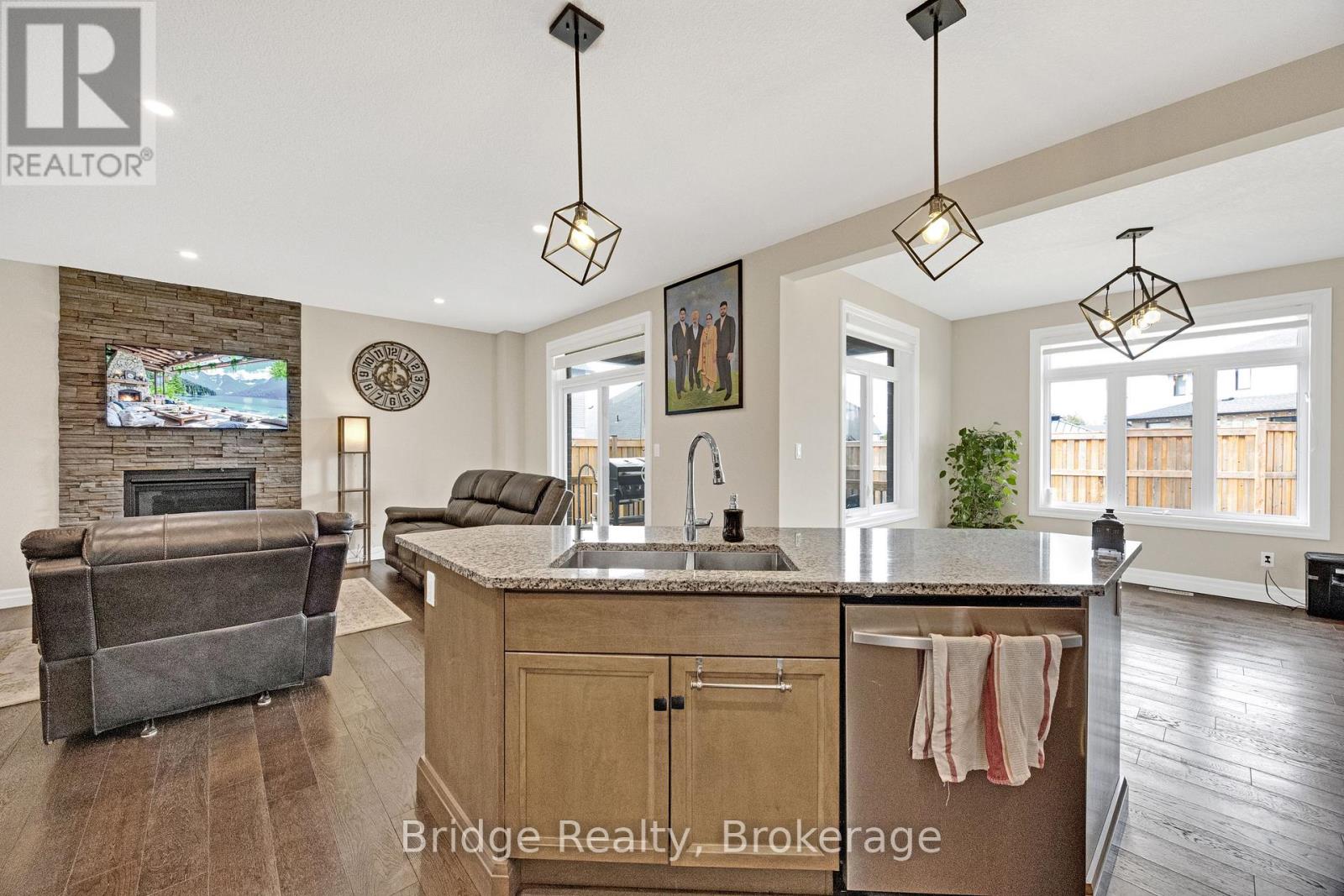 256 Tamarack Boulevard, Woodstock (Woodstock - North), Ontario  N4S 0E2 - Photo 19 - X12946980