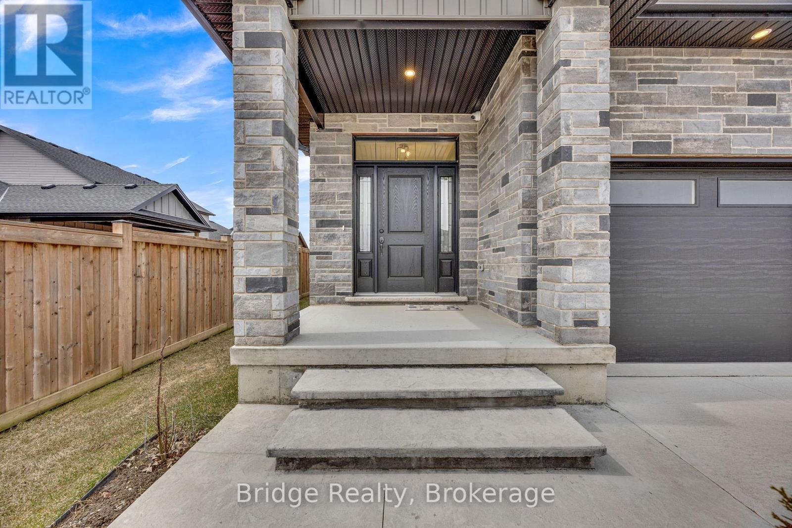 256 Tamarack Boulevard, Woodstock (Woodstock - North), Ontario  N4S 0E2 - Photo 3 - X12946980