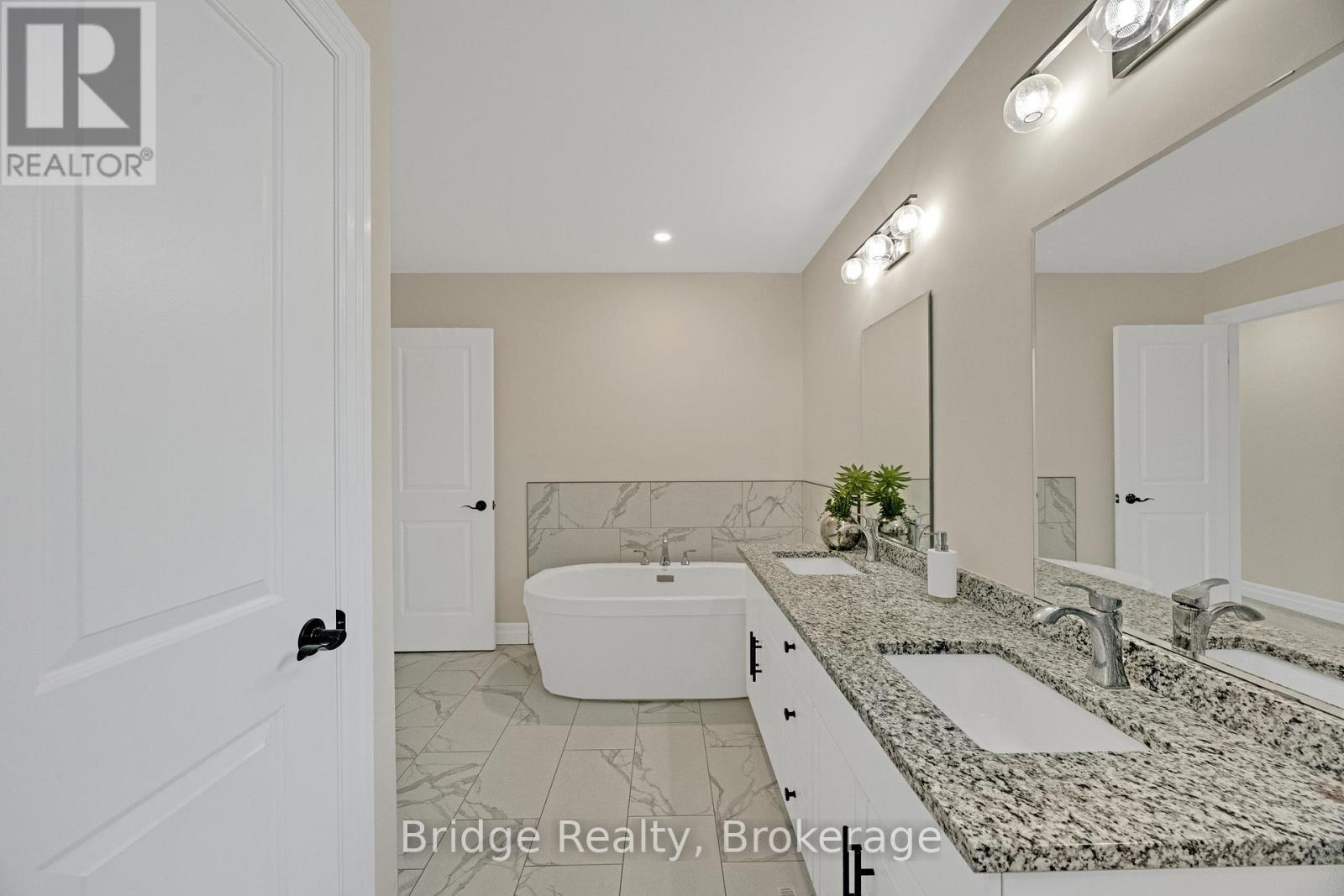 256 Tamarack Boulevard, Woodstock (Woodstock - North), Ontario  N4S 0E2 - Photo 31 - X12946980