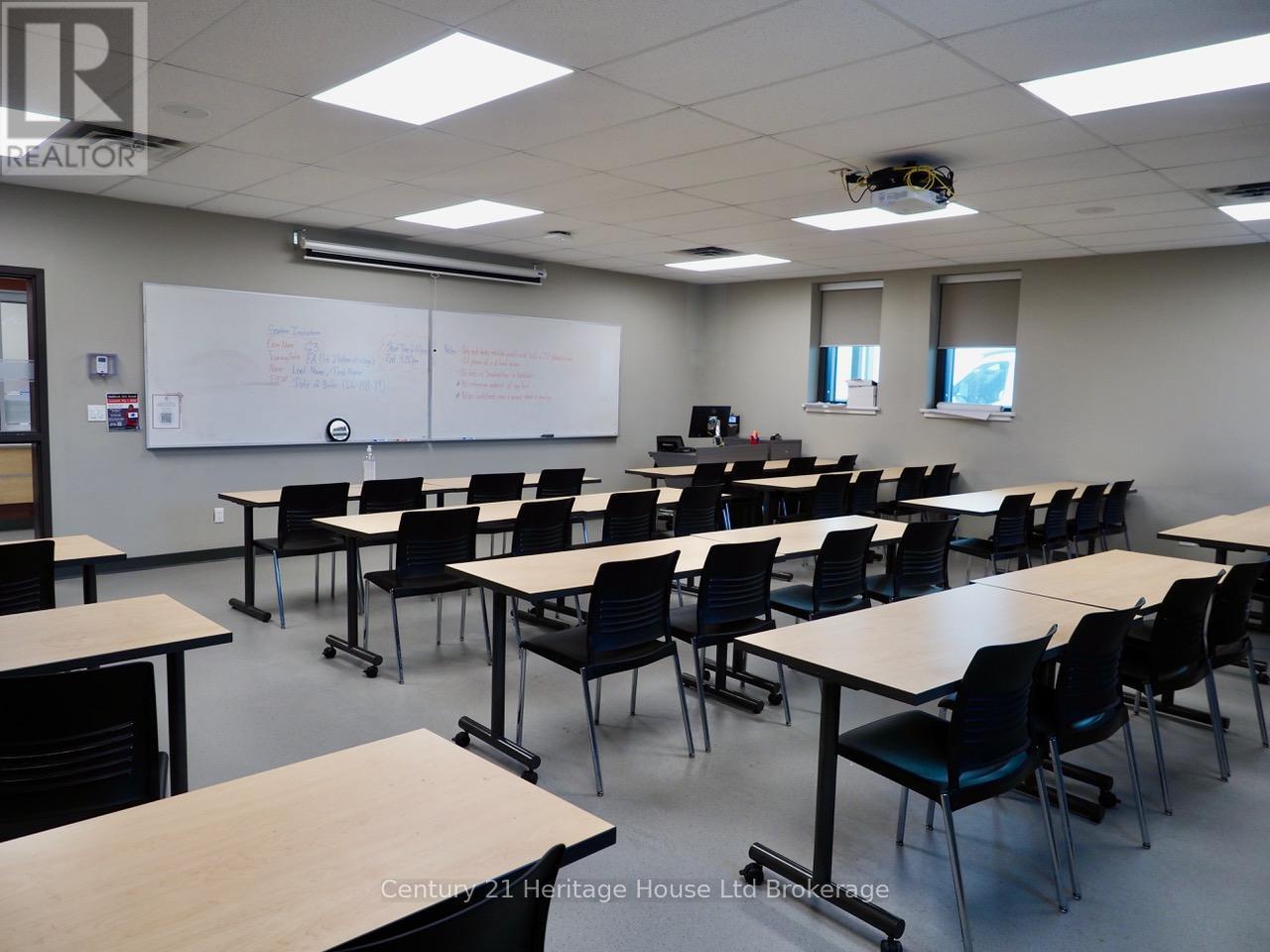 45 Metcalf Street, Woodstock (Woodstock - South), Ontario  N4S 3E6 - Photo 13 - X12947296