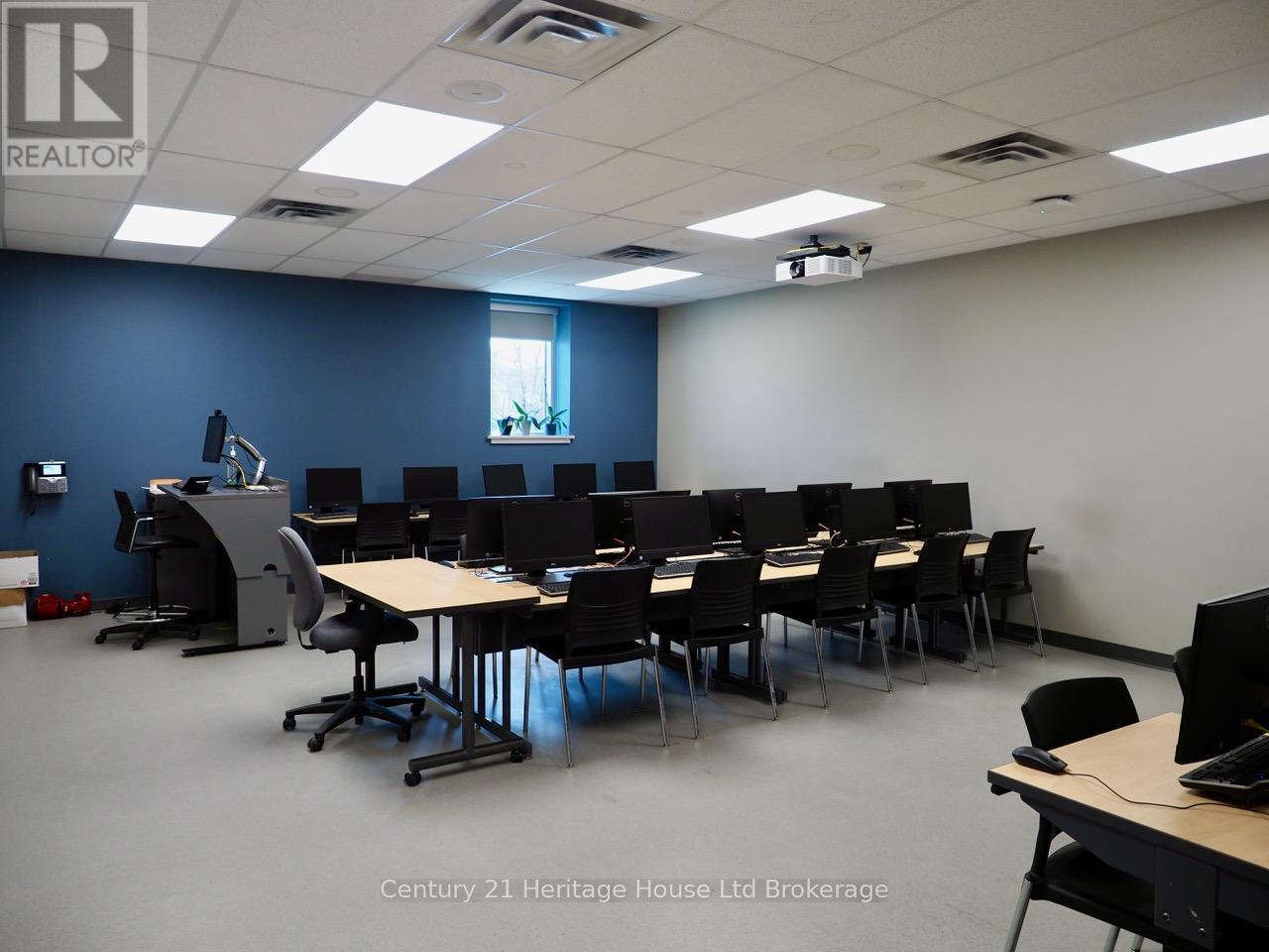 45 Metcalf Street, Woodstock (Woodstock - South), Ontario  N4S 3E6 - Photo 14 - X12947296