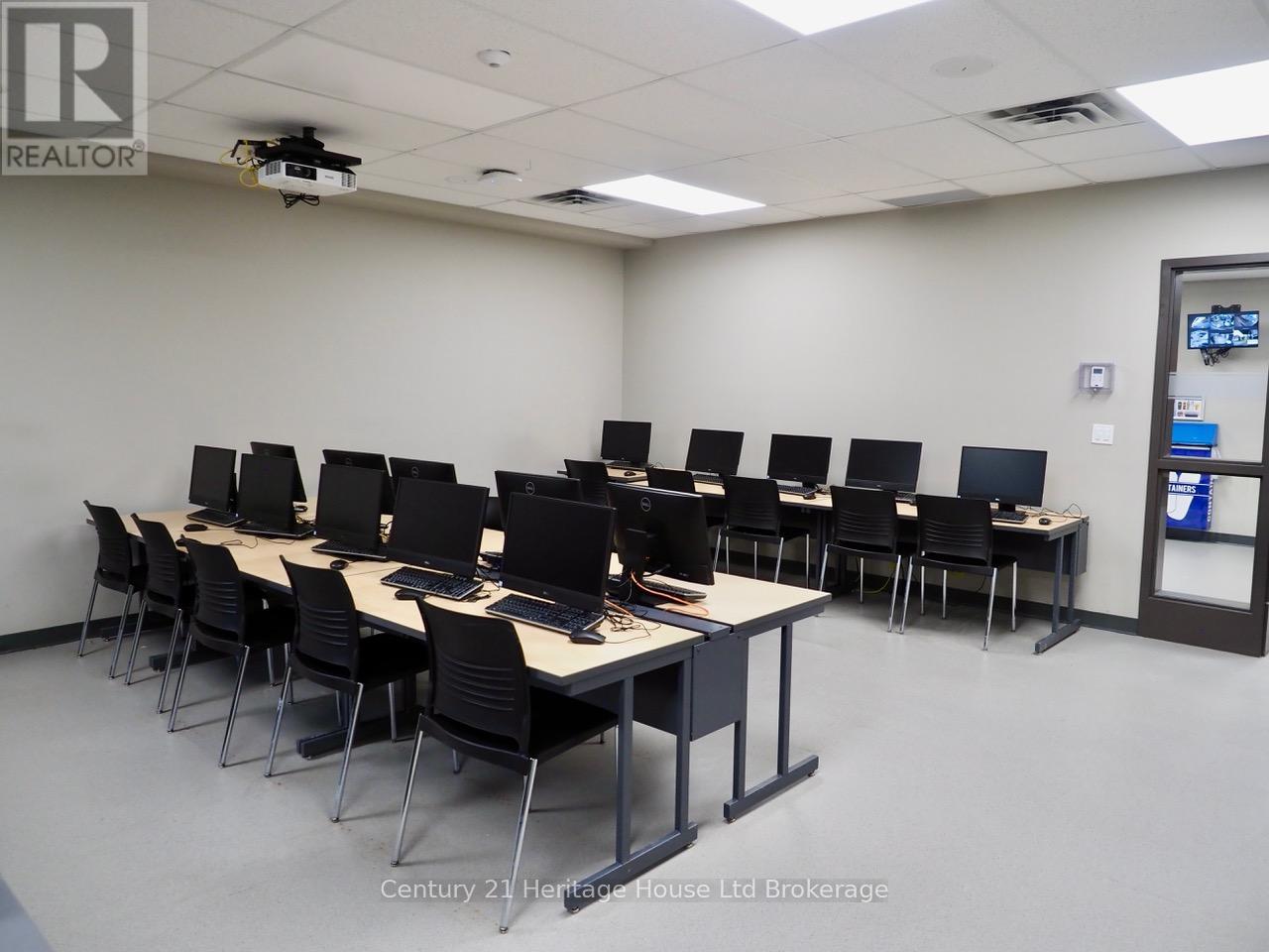 45 Metcalf Street, Woodstock (Woodstock - South), Ontario  N4S 3E6 - Photo 17 - X12947296