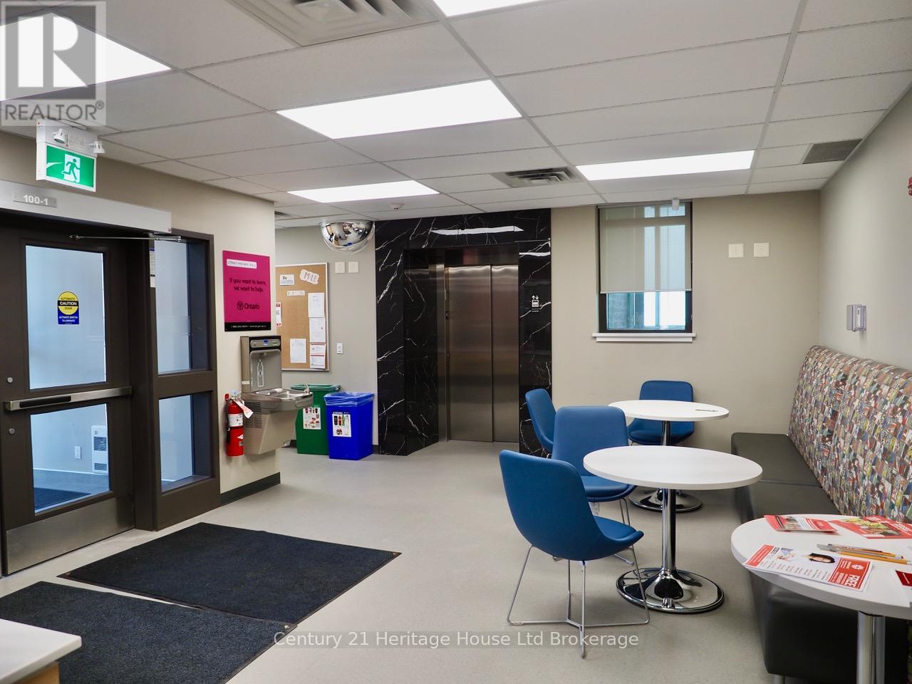 45 Metcalf Street, Woodstock (Woodstock - South), Ontario  N4S 3E6 - Photo 2 - X12947296