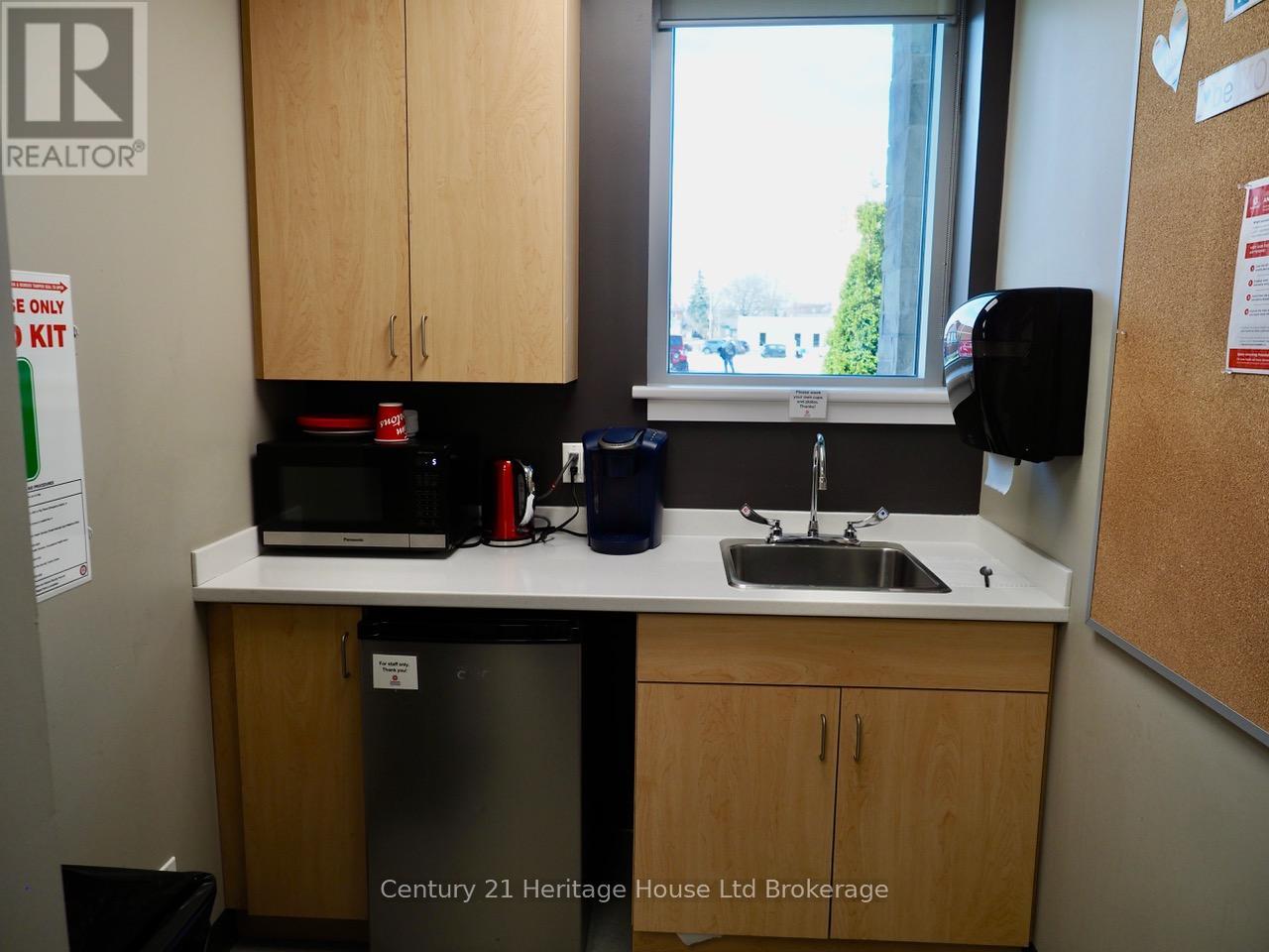 45 Metcalf Street, Woodstock (Woodstock - South), Ontario  N4S 3E6 - Photo 3 - X12947296