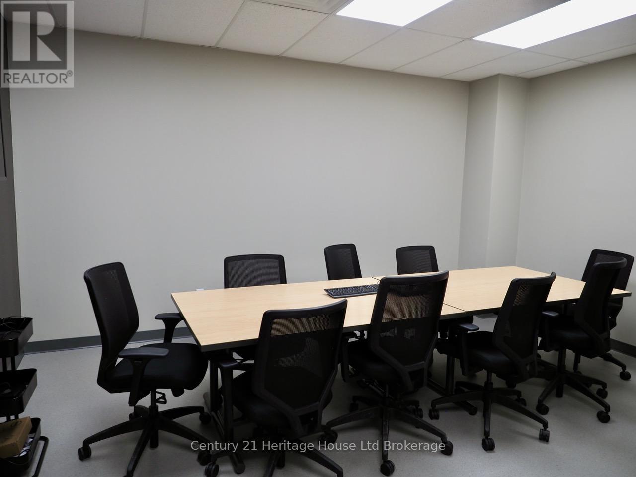 45 Metcalf Street, Woodstock (Woodstock - South), Ontario  N4S 3E6 - Photo 5 - X12947296