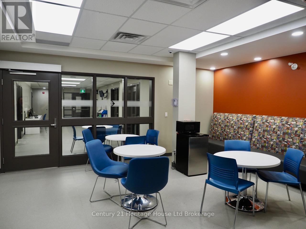 45 Metcalf Street, Woodstock (Woodstock - South), Ontario  N4S 3E6 - Photo 7 - X12947296