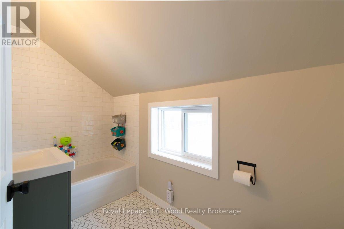 19 Washington Street, Norwich (Norwich Town), Ontario  N0J 1P0 - Photo 22 - X12947340