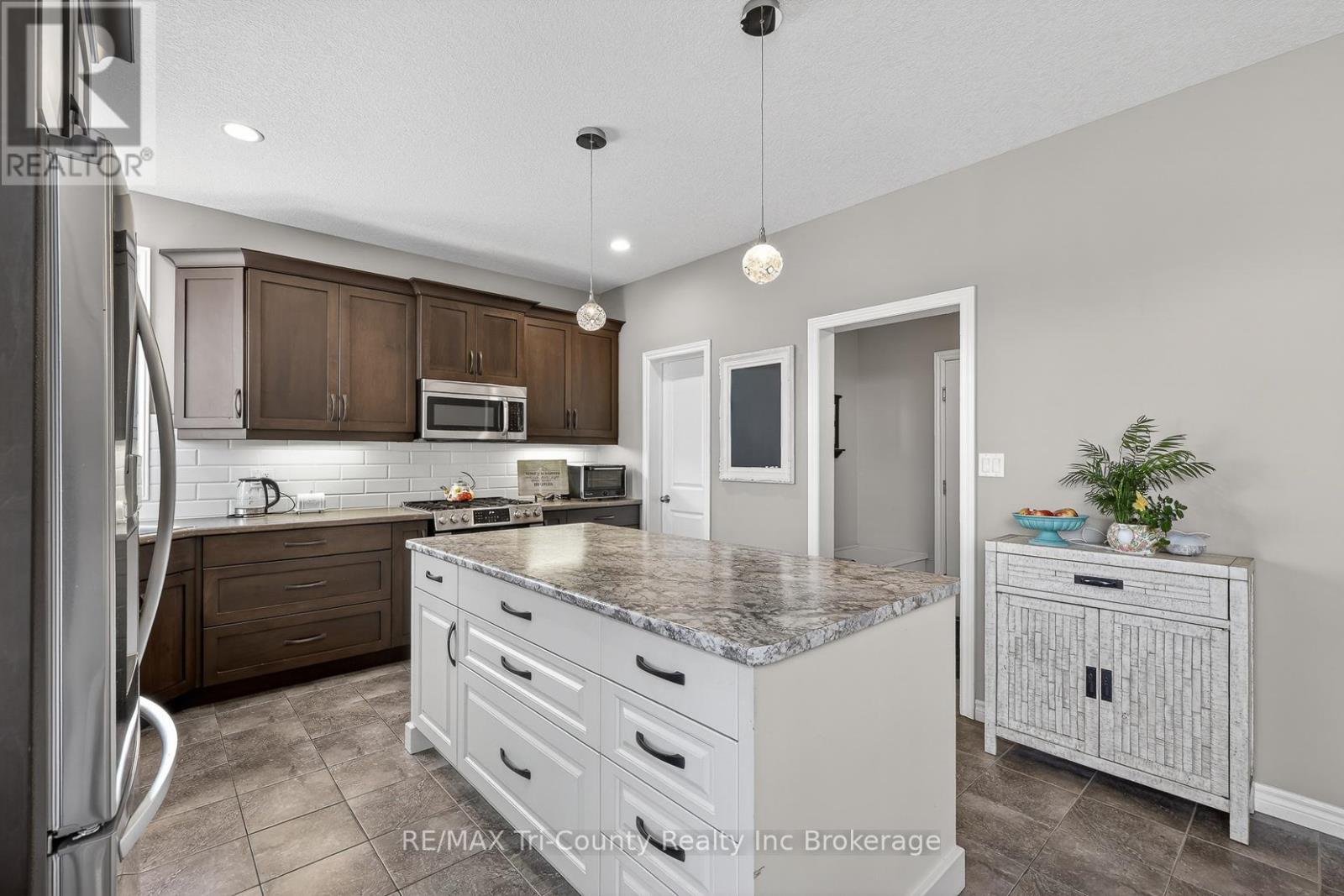 68 Colin Avenue, Tillsonburg, Ontario  N4G 0E5 - Photo 6 - X12949306