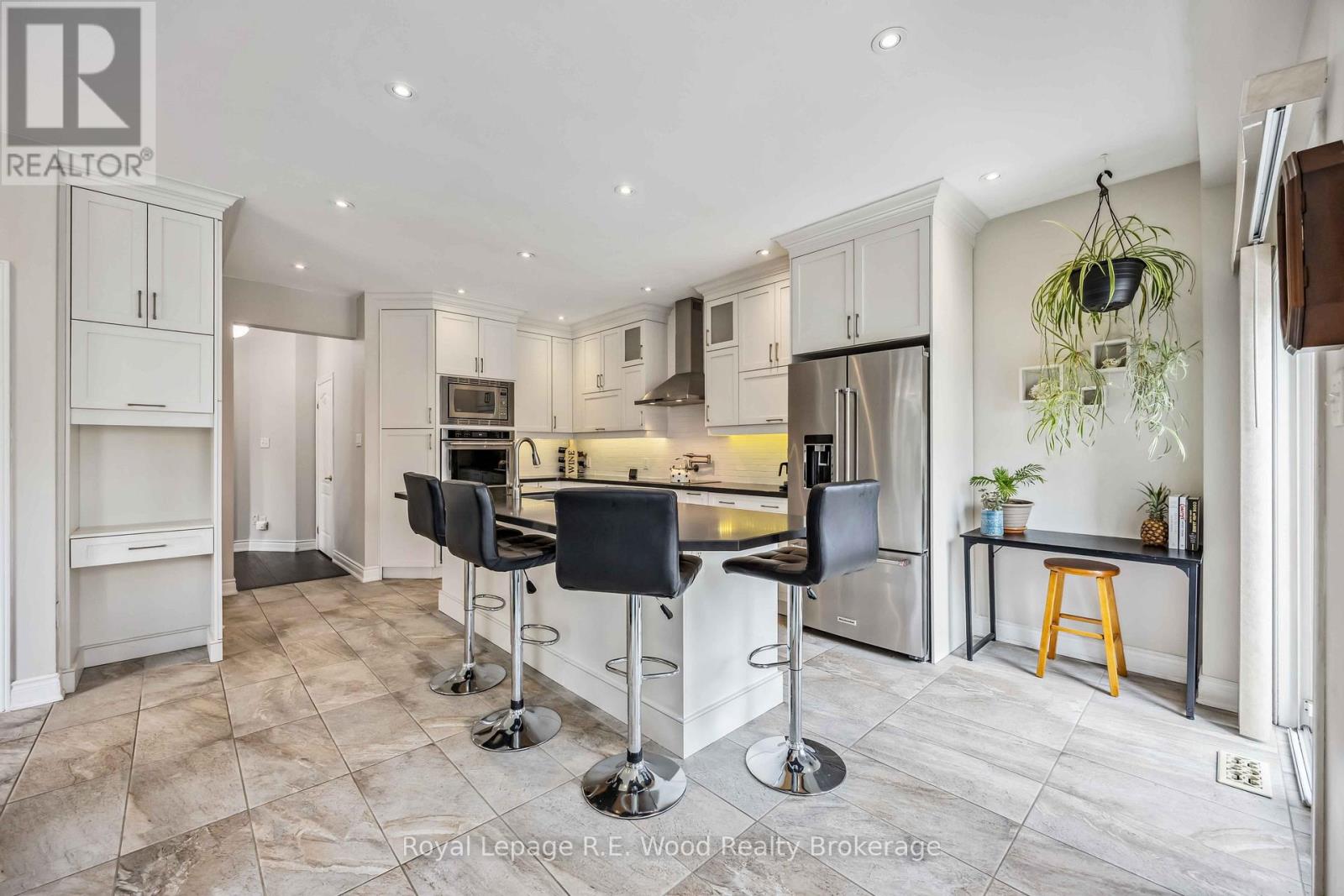 3 Lorwood Court, Richmond Hill (Oak Ridges), Ontario  L4E 3W3 - Photo 8 - N12952378