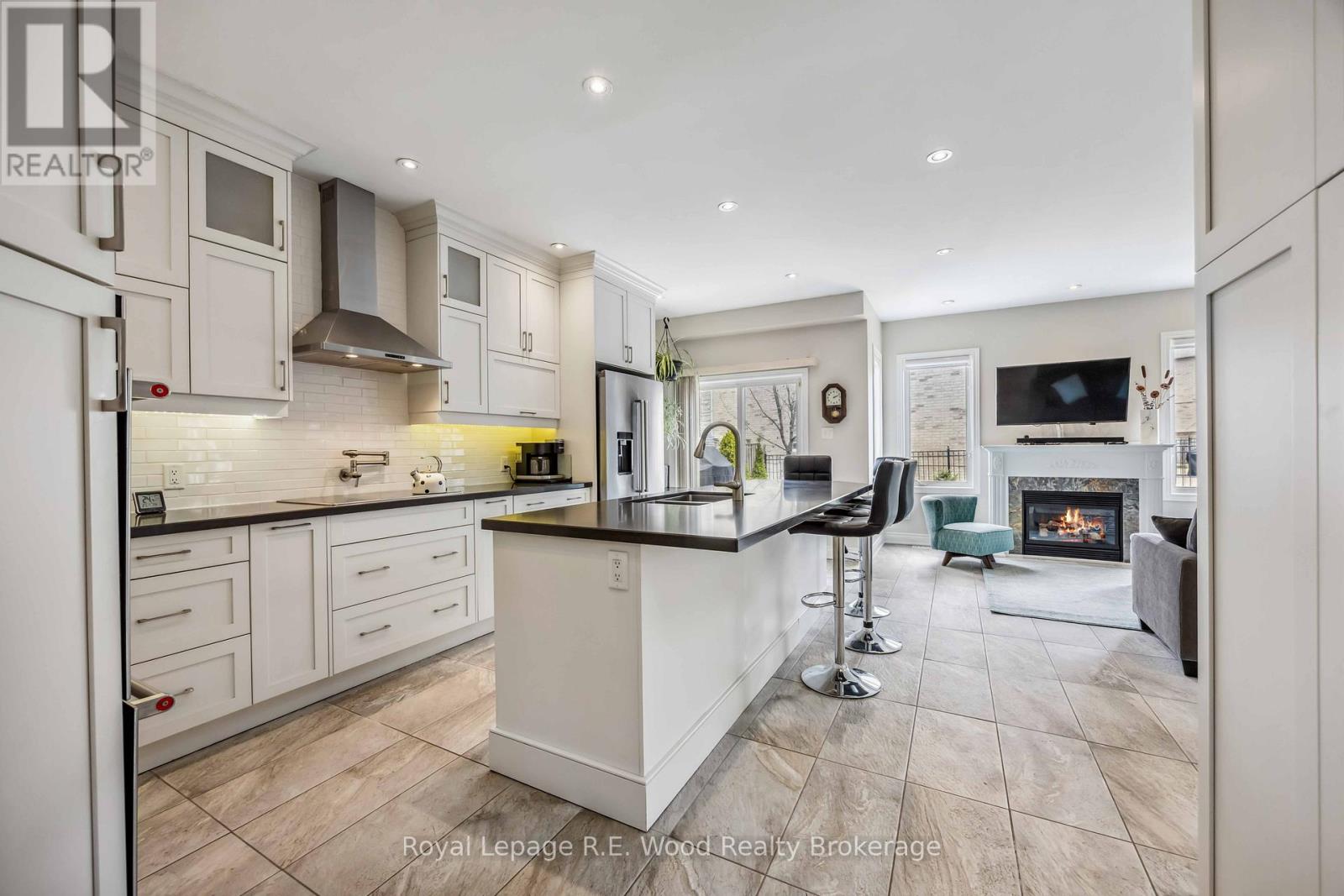 3 Lorwood Court, Richmond Hill (Oak Ridges), Ontario  L4E 3W3 - Photo 9 - N12952378