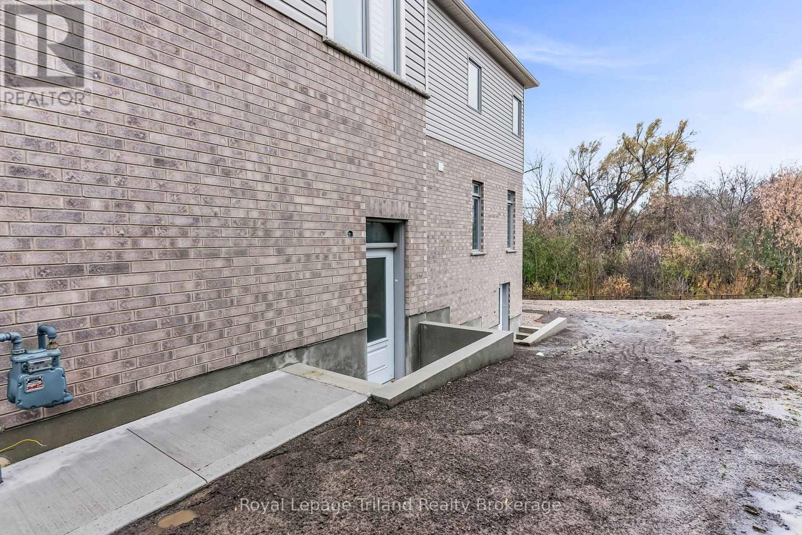 1242 Caen Avenue, Woodstock (Woodstock - North), Ontario  N4T 0J4 - Photo 3 - X12952980