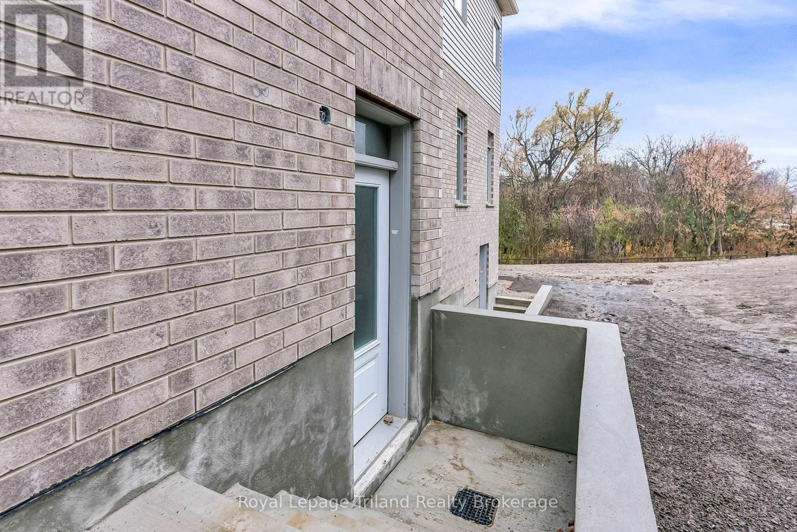 1242 Caen Avenue, Woodstock (Woodstock - North), Ontario  N4T 0J4 - Photo 4 - X12952980