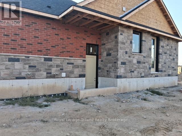 1140 Caen Avenue, Woodstock (Woodstock - North), Ontario  N4T 0G3 - Photo 2 - X12952992