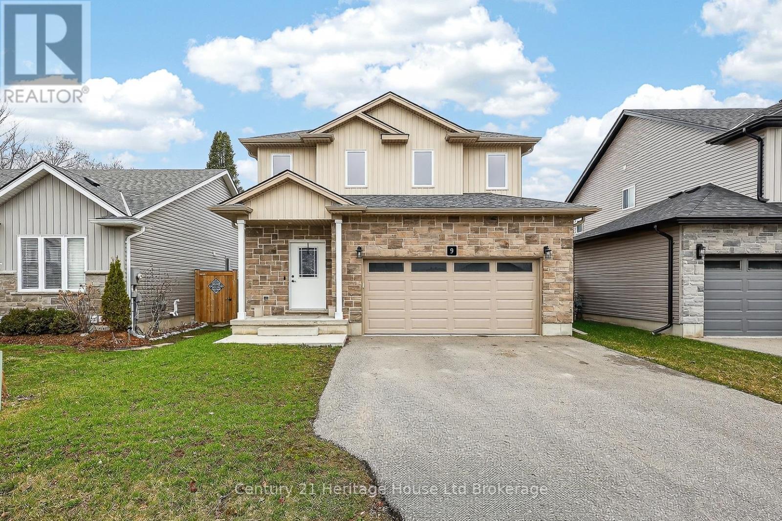 9 Reeves Road, Ingersoll (Ingersoll - South), Ontario  N5C 0E1 - Photo 2 - X12953118