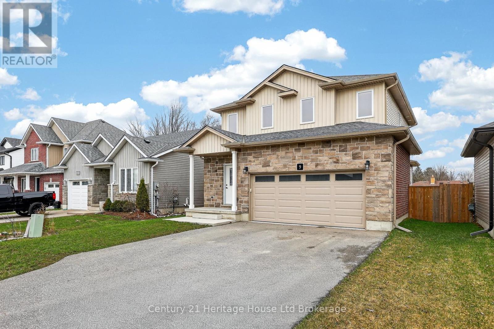 9 Reeves Road, Ingersoll (Ingersoll - South), Ontario  N5C 0E1 - Photo 3 - X12953118