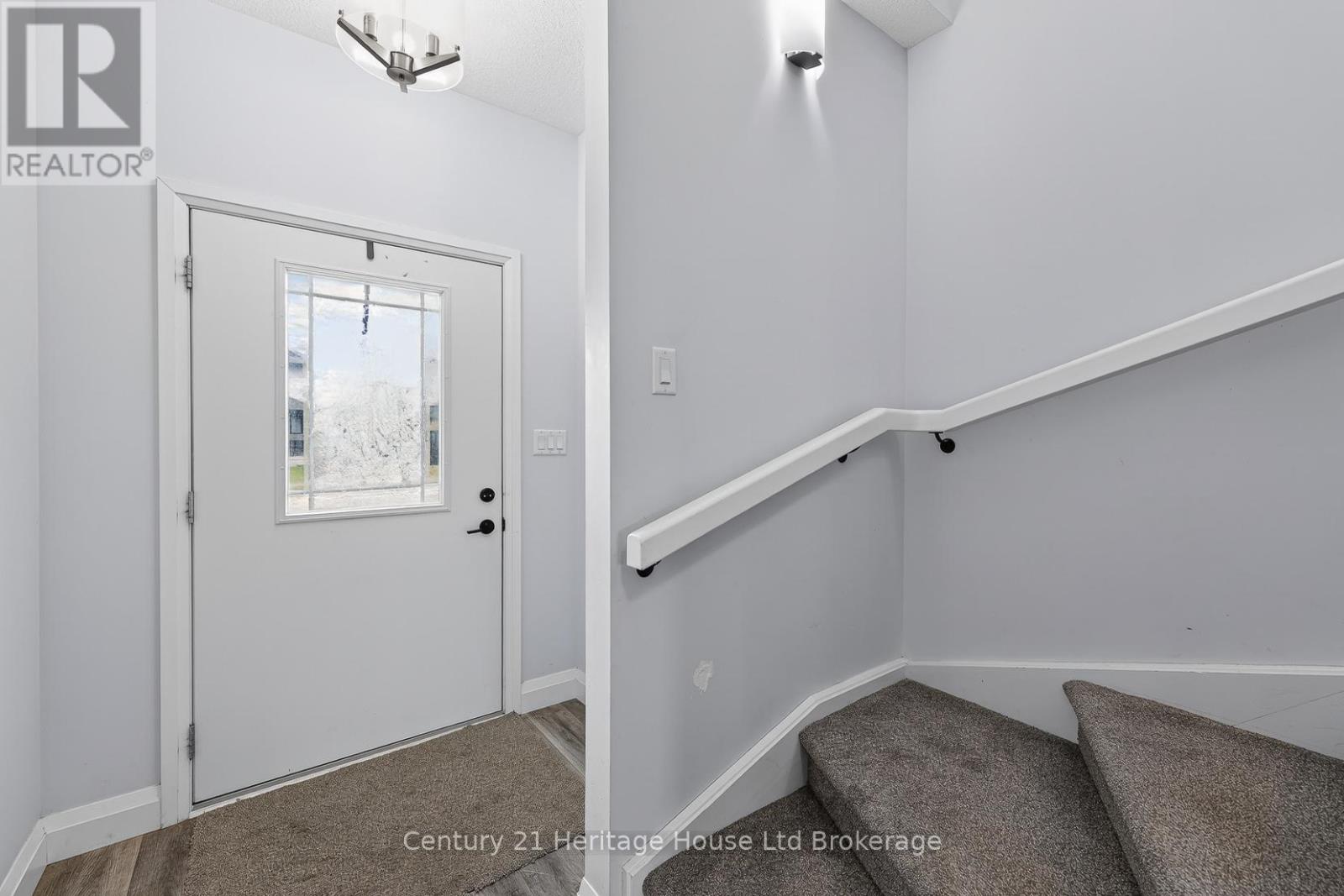 9 Reeves Road, Ingersoll (Ingersoll - South), Ontario  N5C 0E1 - Photo 5 - X12953118