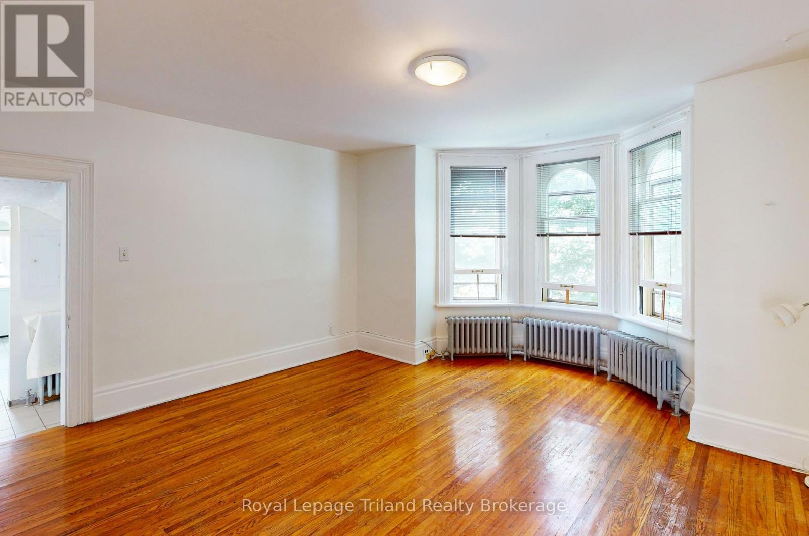 52 Wellington Street S, Woodstock (Woodstock - South), Ontario  N4S 3H6 - Photo 2 - X12954060