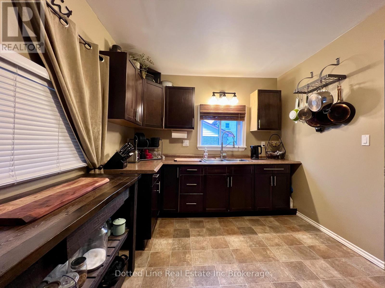 19 Wolf Street, Tillsonburg, Ontario  N4G 1S2 - Photo 3 - X12957212