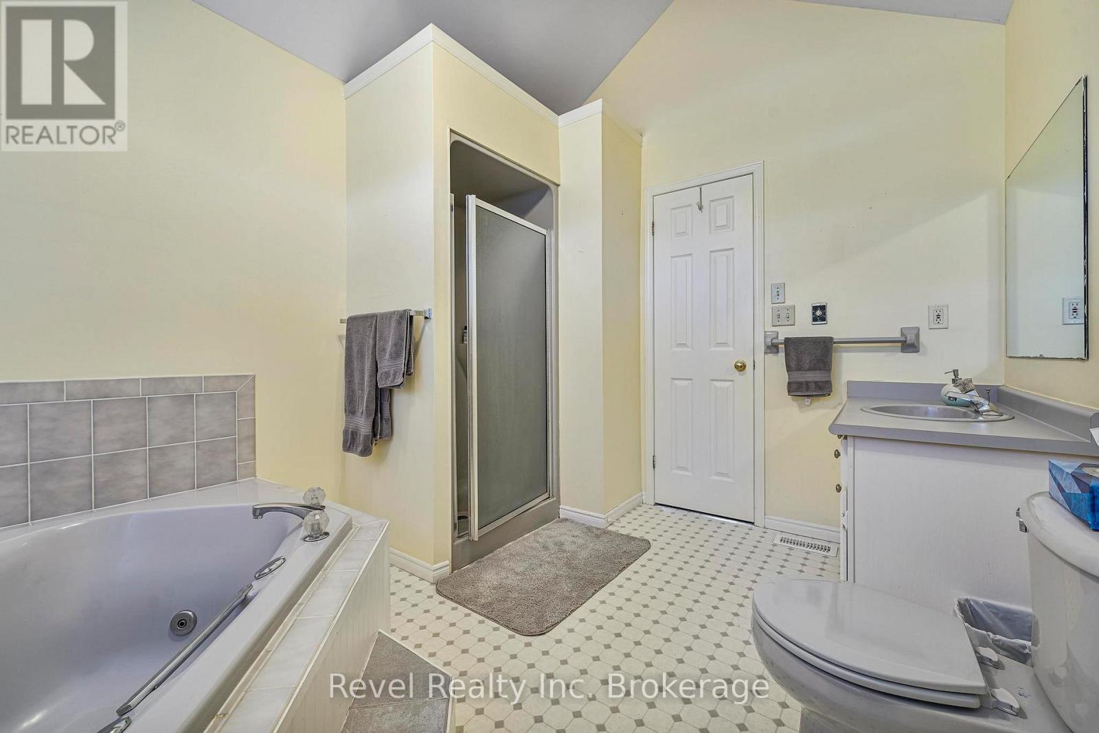 71842 Sunview Avenue, Bluewater (Hay), Ontario  N0M 2T0 - Photo 36 - X12960138