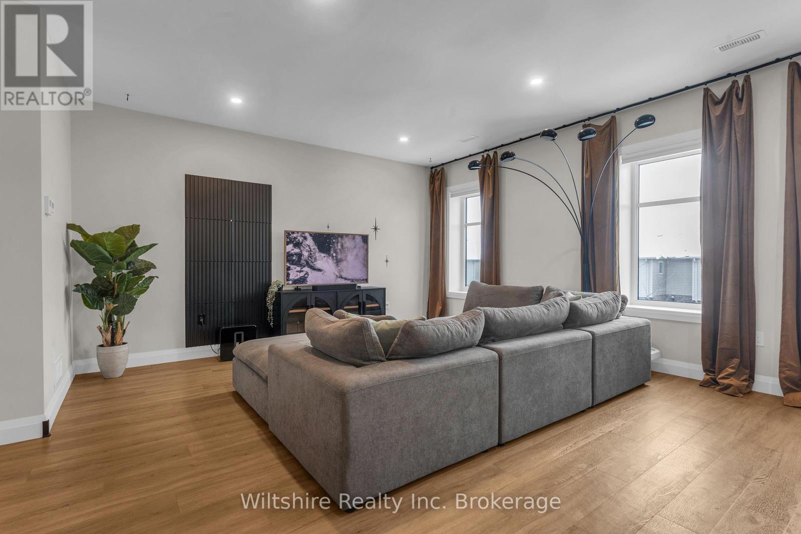 1105 - 361 Quarterline Road, Tillsonburg, Ontario  N4G 0K2 - Photo 2 - X12961120