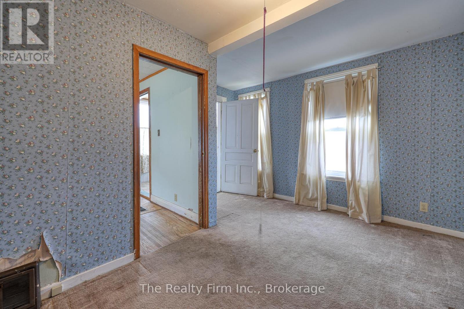 52 Huron Street, Woodstock (Woodstock - North), Ontario  N4S 6Z3 - Photo 14 - X12962790