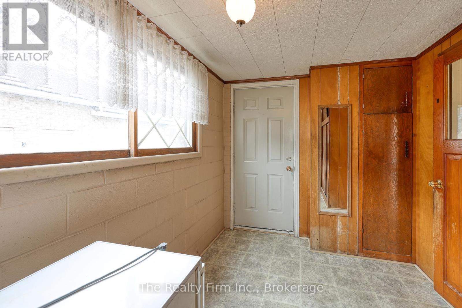 52 Huron Street, Woodstock (Woodstock - North), Ontario  N4S 6Z3 - Photo 3 - X12962790