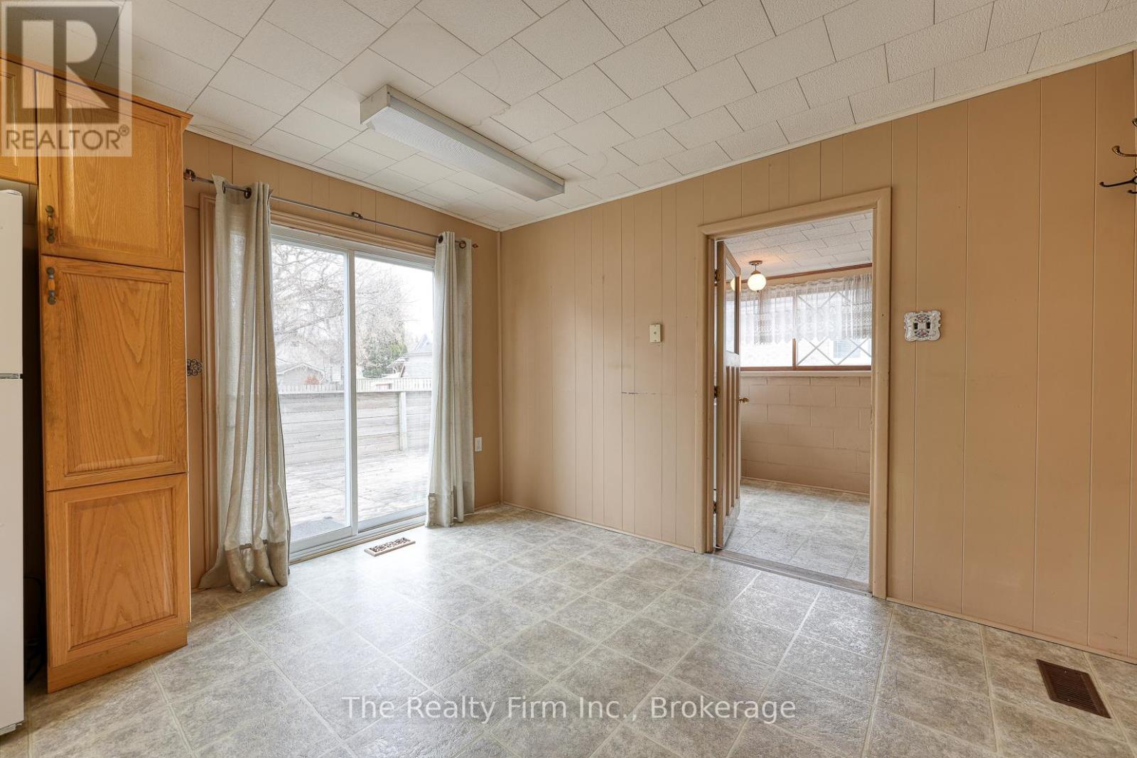 52 Huron Street, Woodstock (Woodstock - North), Ontario  N4S 6Z3 - Photo 8 - X12962790