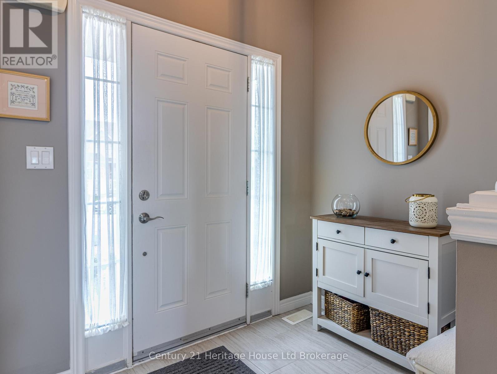 735 Garden Court Crescent, Woodstock (Woodstock - North), Ontario  N4T 0A2 - Photo 2 - X12966010