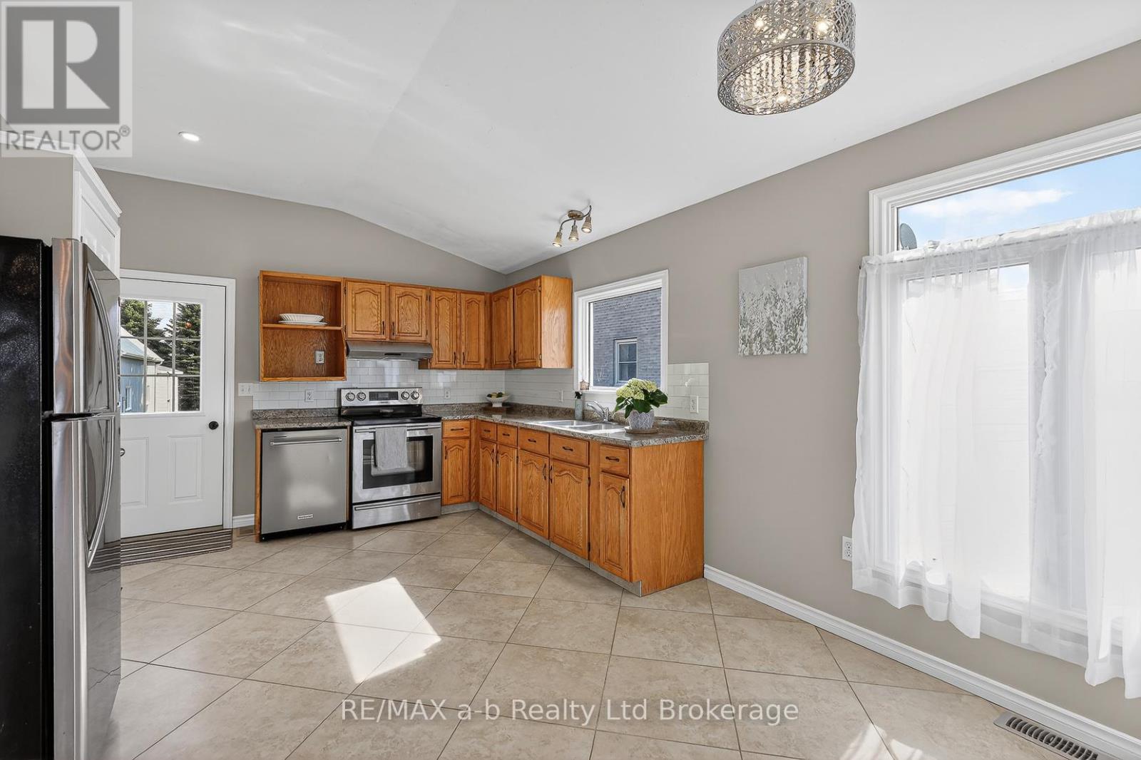 191 Whiting Street, Ingersoll (Ingersoll - South), Ontario  N5C 3B6 - Photo 14 - X12969444