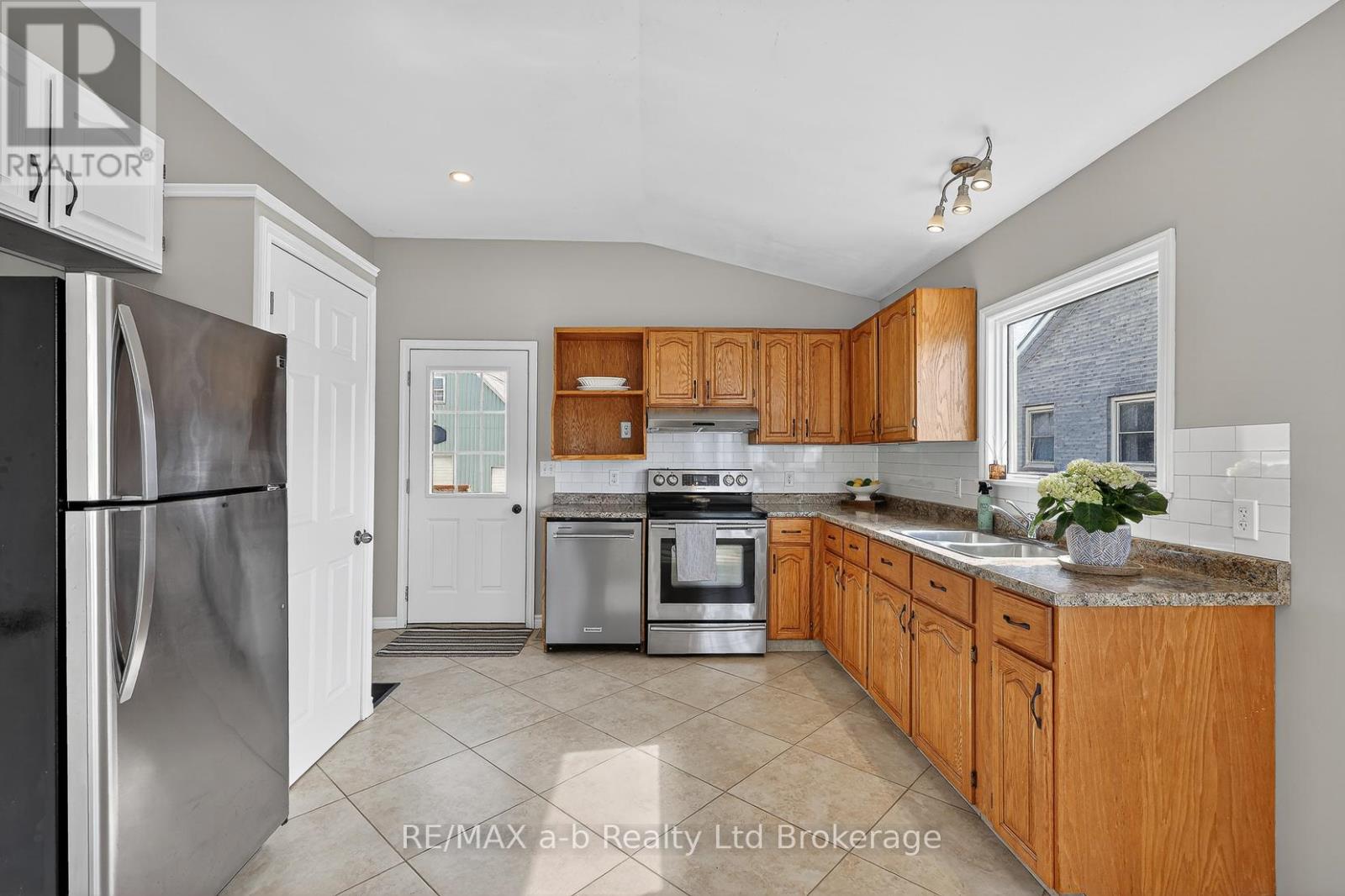 191 Whiting Street, Ingersoll (Ingersoll - South), Ontario  N5C 3B6 - Photo 15 - X12969444