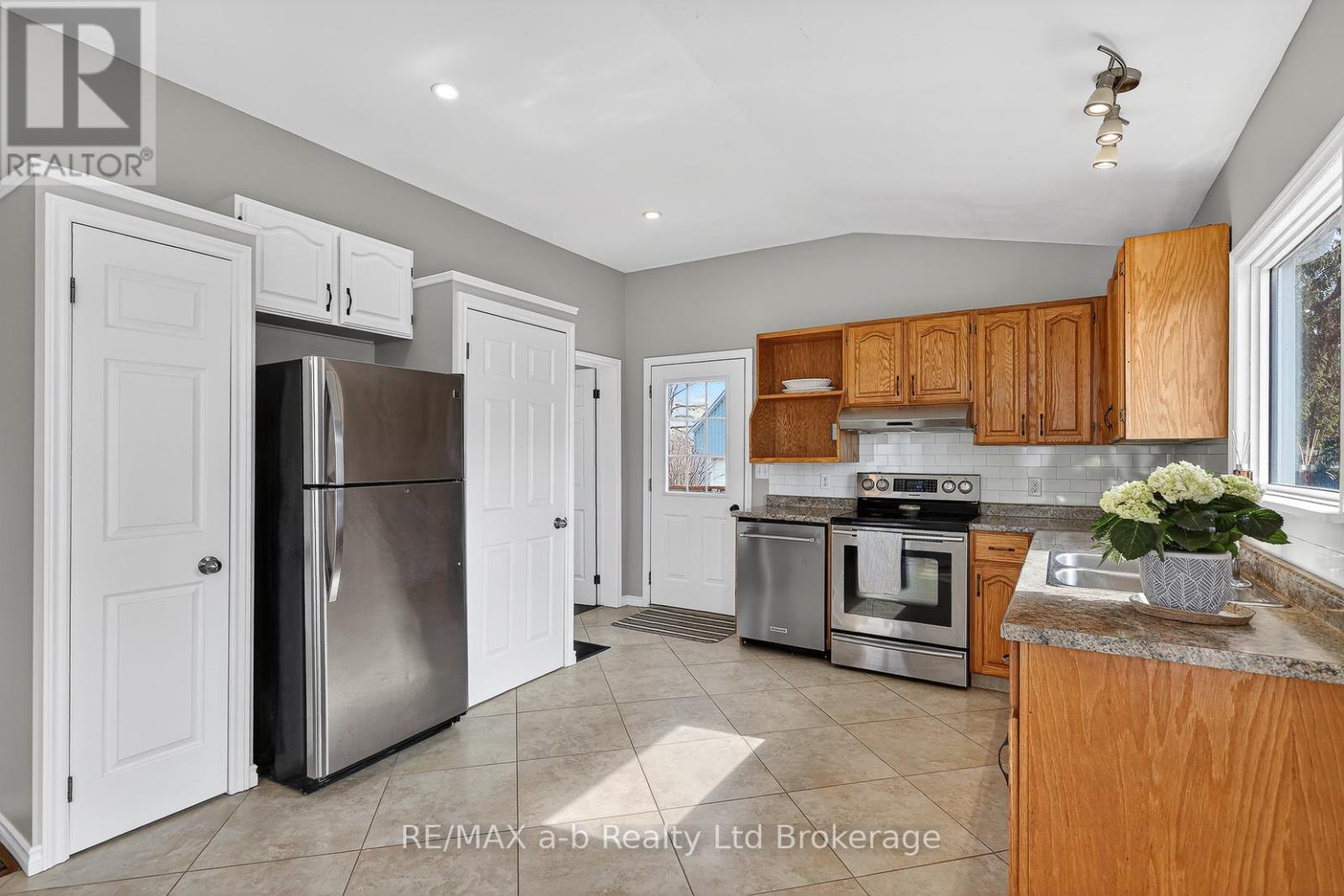 191 Whiting Street, Ingersoll (Ingersoll - South), Ontario  N5C 3B6 - Photo 16 - X12969444