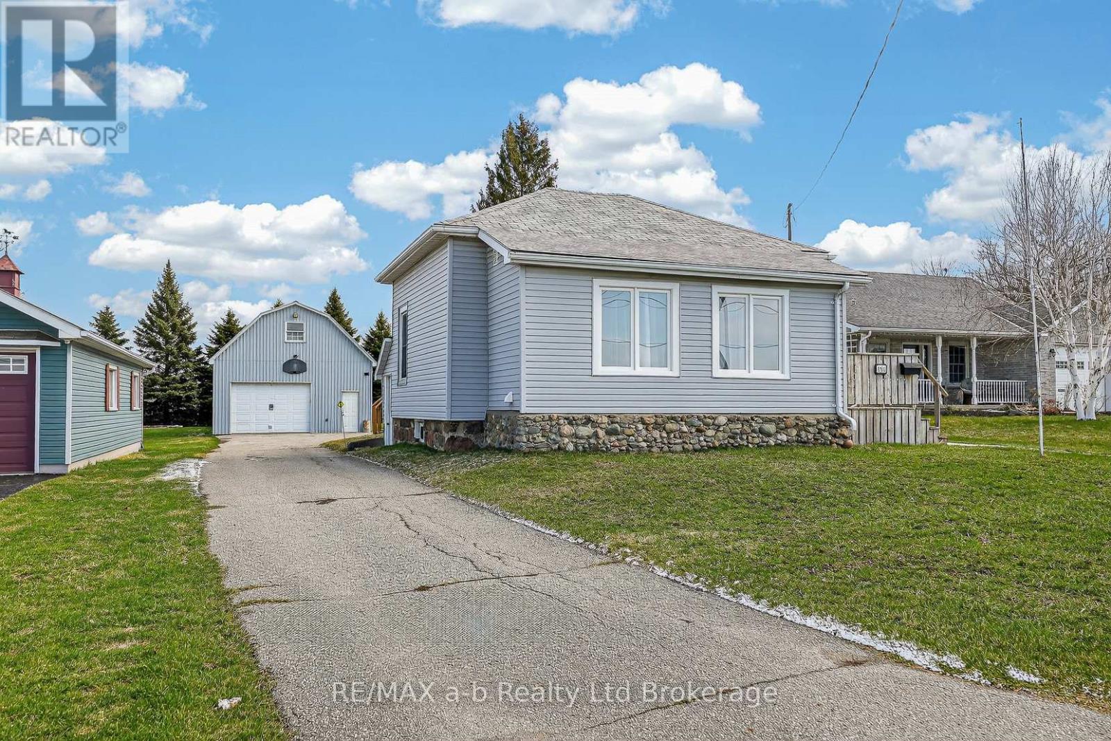 191 Whiting Street, Ingersoll (Ingersoll - South), Ontario  N5C 3B6 - Photo 2 - X12969444