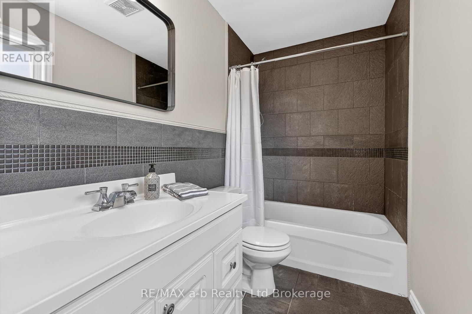 191 Whiting Street, Ingersoll (Ingersoll - South), Ontario  N5C 3B6 - Photo 24 - X12969444