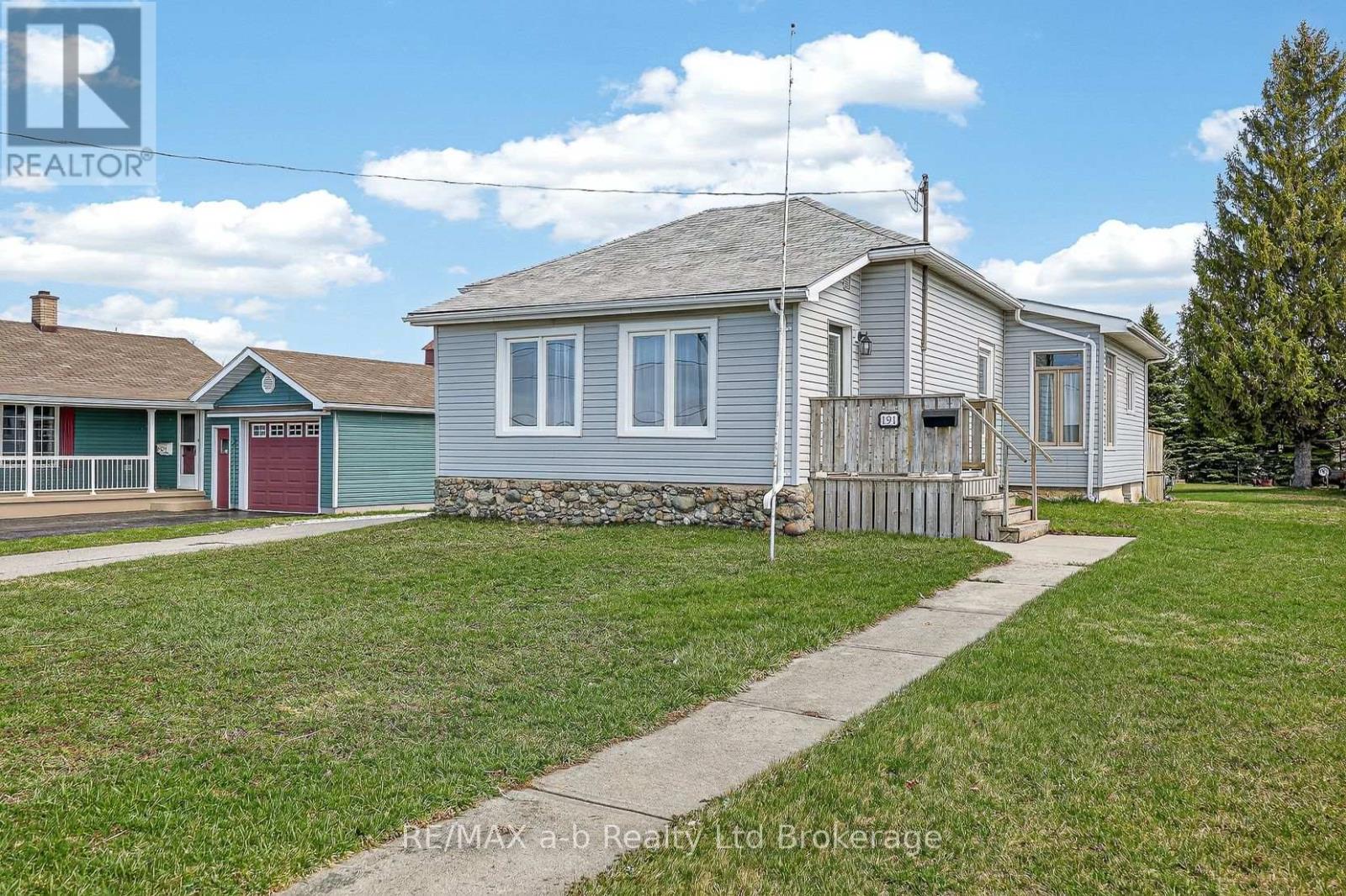 191 Whiting Street, Ingersoll (Ingersoll - South), Ontario  N5C 3B6 - Photo 3 - X12969444