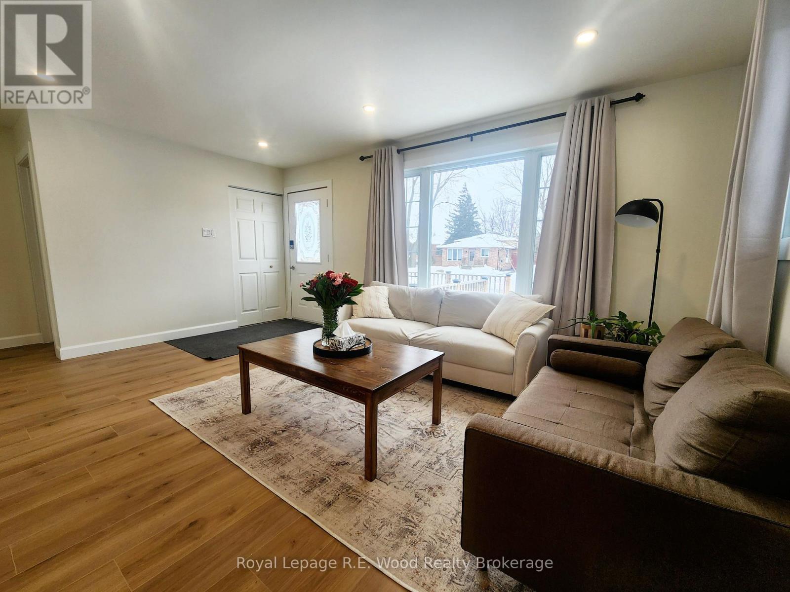 6 Centennial Avenue, Tillsonburg, Ontario  N4G 4R6 - Photo 3 - X12969496