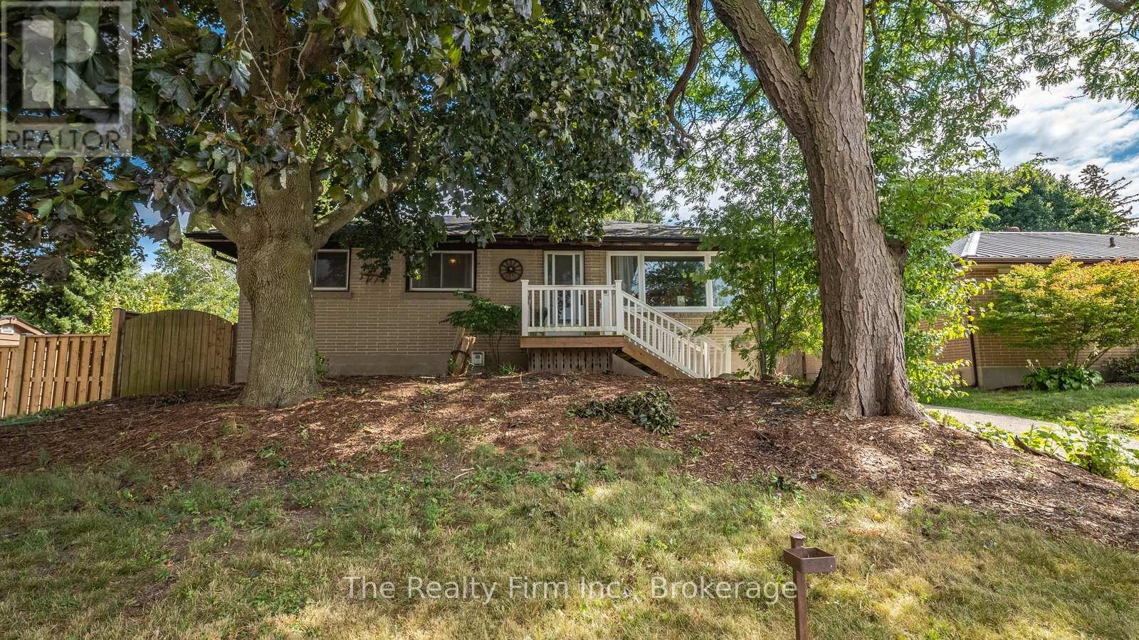 912 Alice Street, Woodstock (Woodstock - South), Ontario  N4S 2J6 - Photo 2 - X12970890