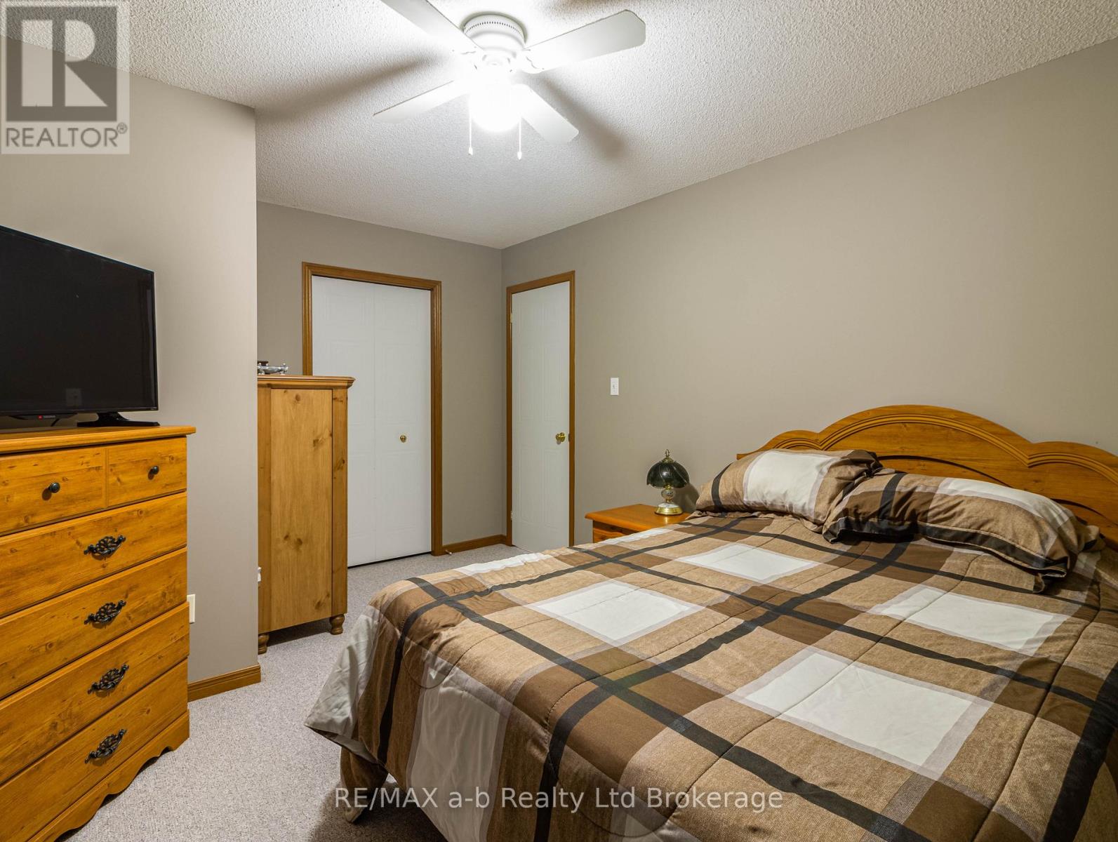 137 Whiting Street, Ingersoll (Ingersoll - South), Ontario  N5C 3B2 - Photo 11 - X12978936