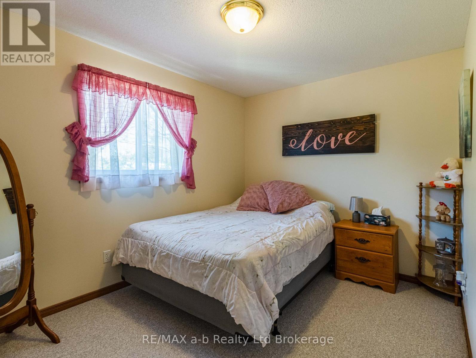 137 Whiting Street, Ingersoll (Ingersoll - South), Ontario  N5C 3B2 - Photo 14 - X12978936