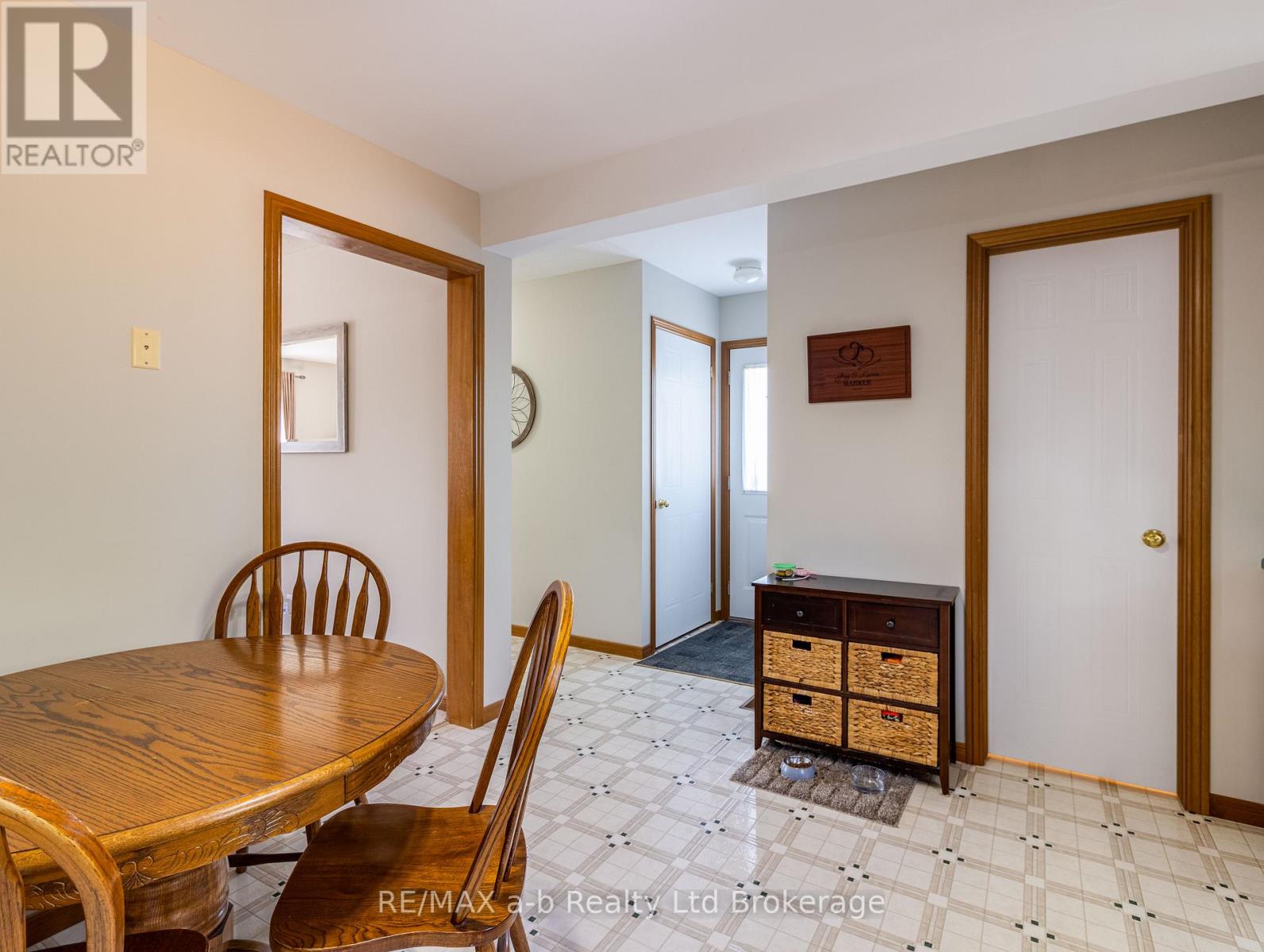 137 Whiting Street, Ingersoll (Ingersoll - South), Ontario  N5C 3B2 - Photo 4 - X12978936