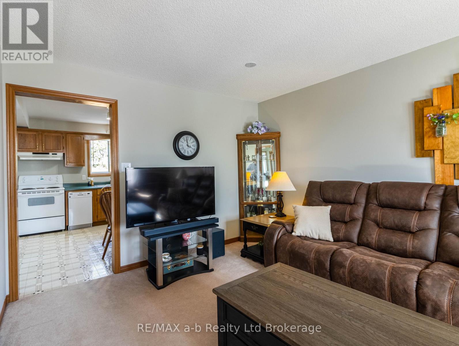 137 Whiting Street, Ingersoll (Ingersoll - South), Ontario  N5C 3B2 - Photo 7 - X12978936