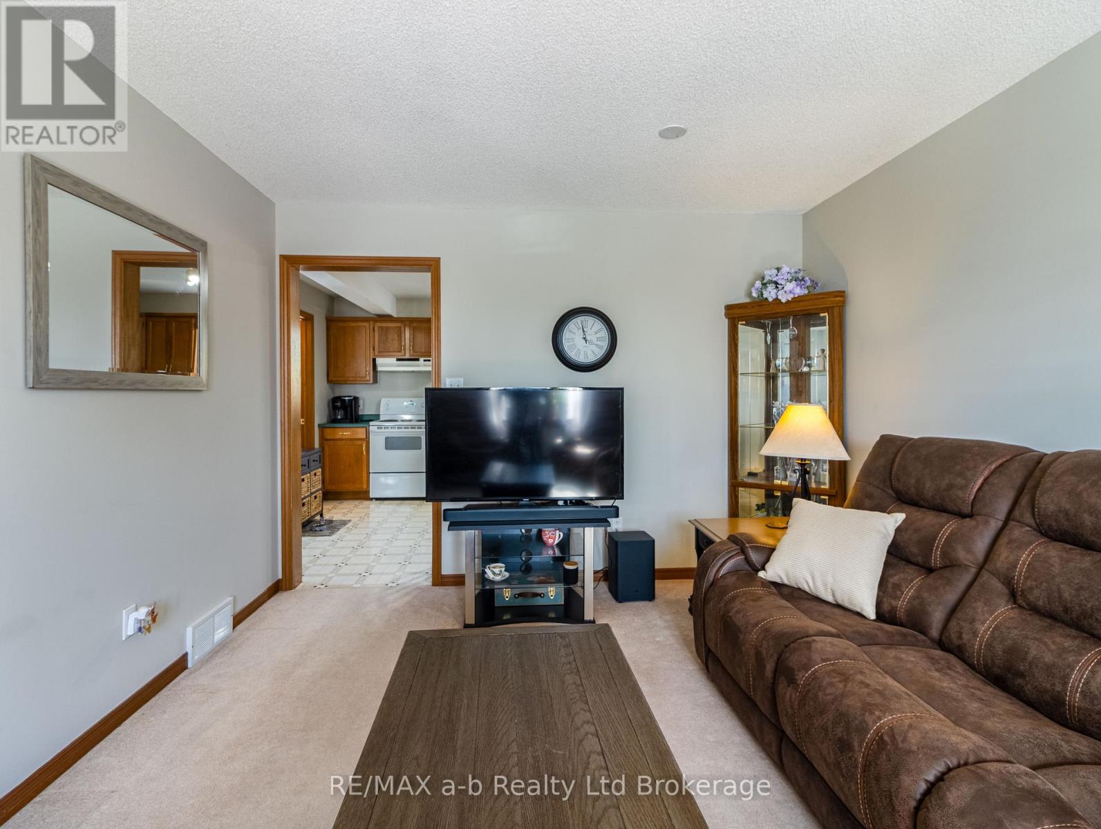 137 Whiting Street, Ingersoll (Ingersoll - South), Ontario  N5C 3B2 - Photo 8 - X12978936