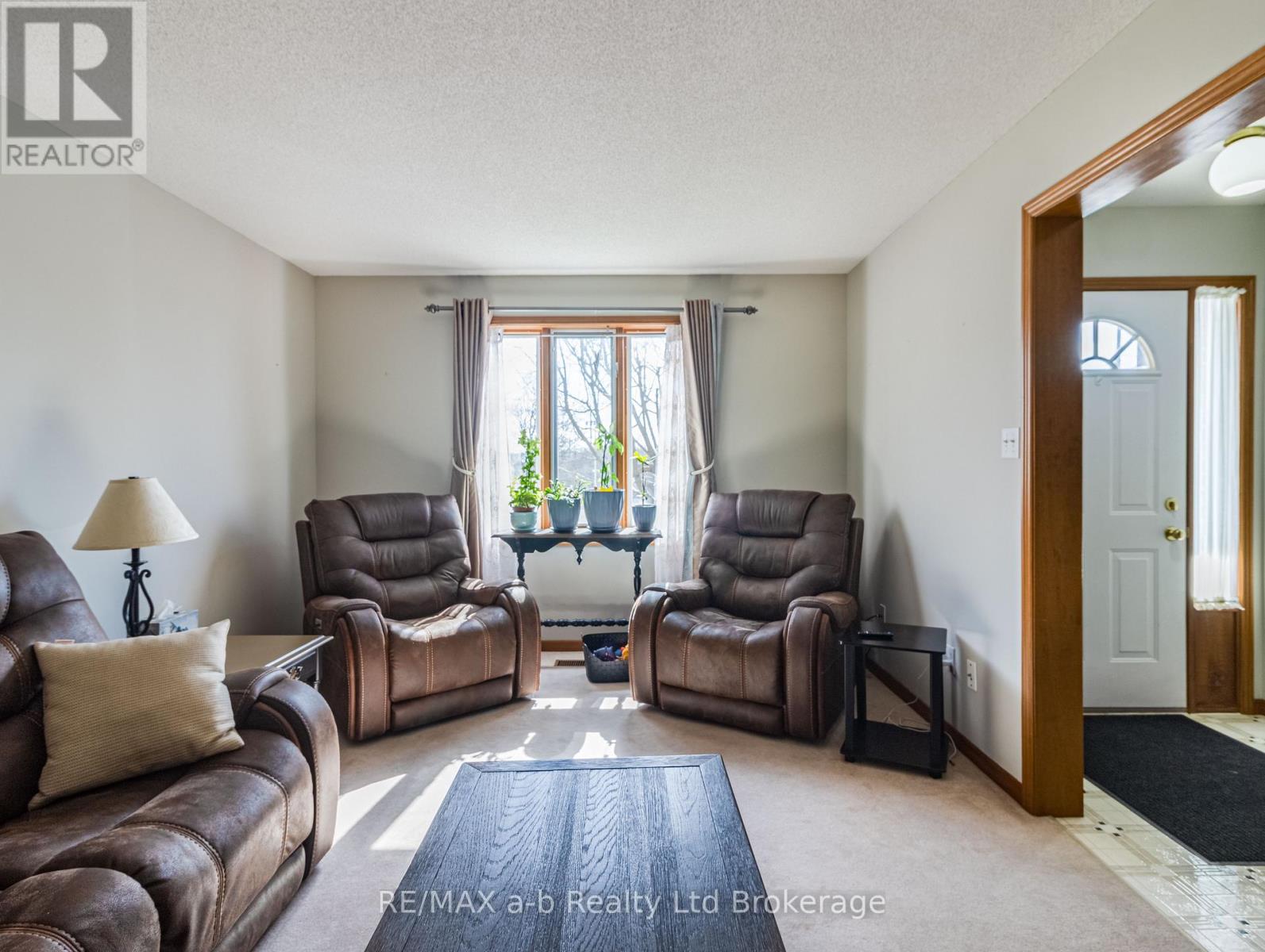 137 Whiting Street, Ingersoll (Ingersoll - South), Ontario  N5C 3B2 - Photo 9 - X12978936