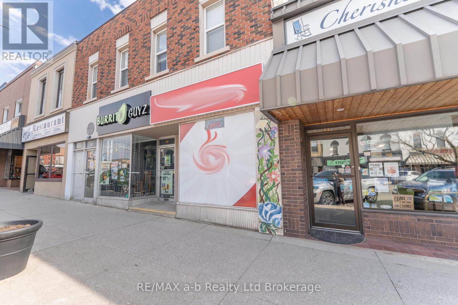 148 Broadway Street, Tillsonburg, Ontario  N4G 3P8 - Photo 2 - X12980366