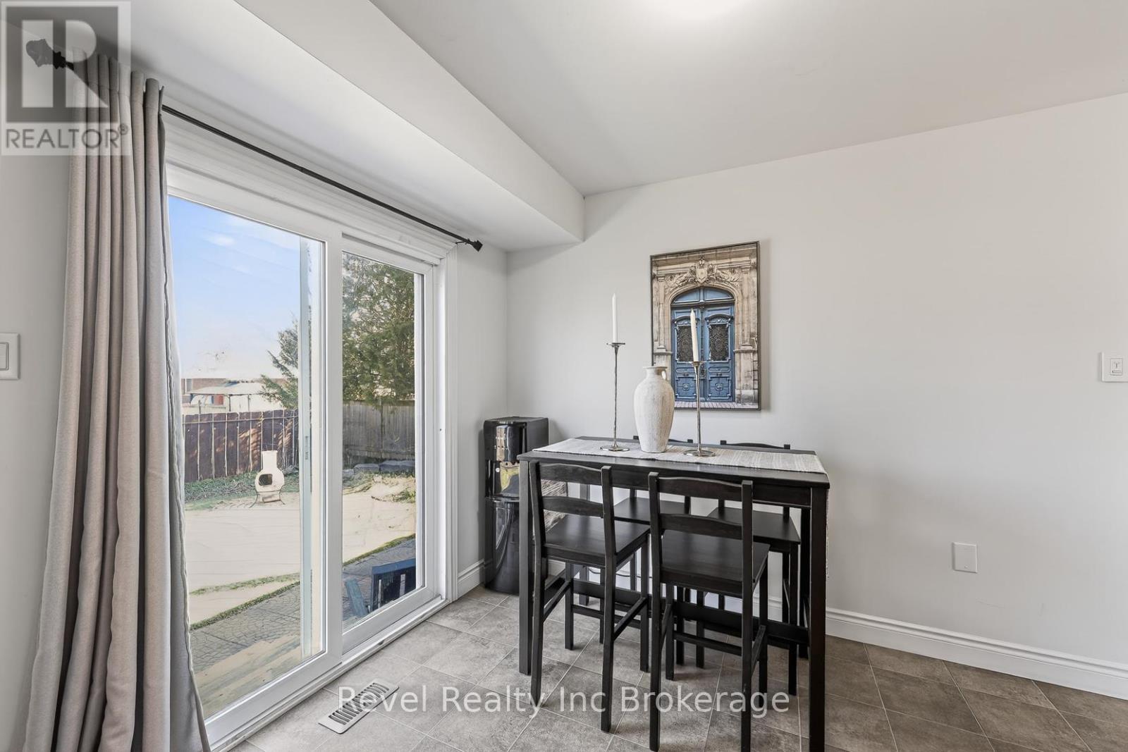 8 Elmwood Place, Woodstock (Woodstock - South), Ontario  N4S 2K6 - Photo 13 - X12981572